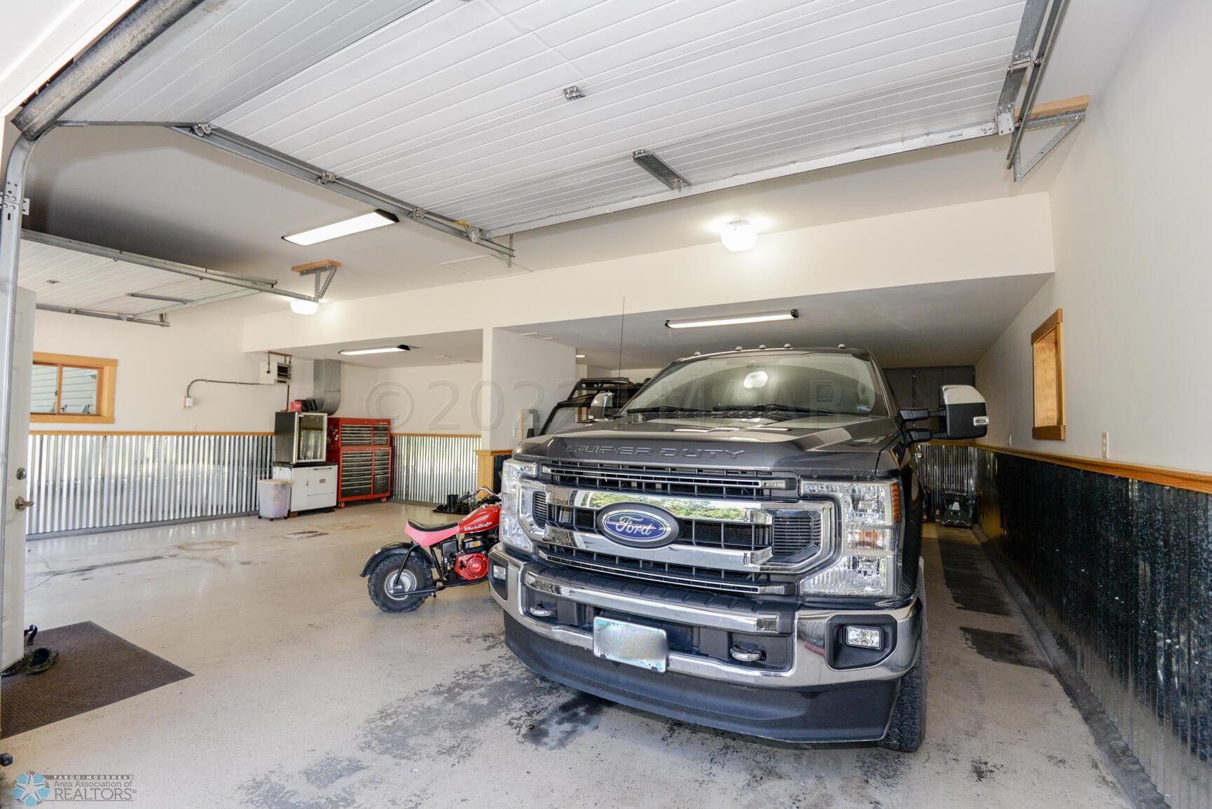 Garage w/ large truck