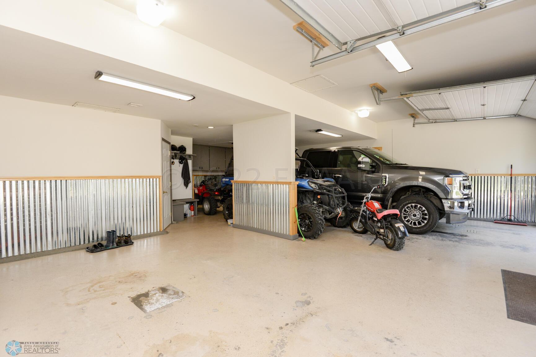 Garage w/ large truck