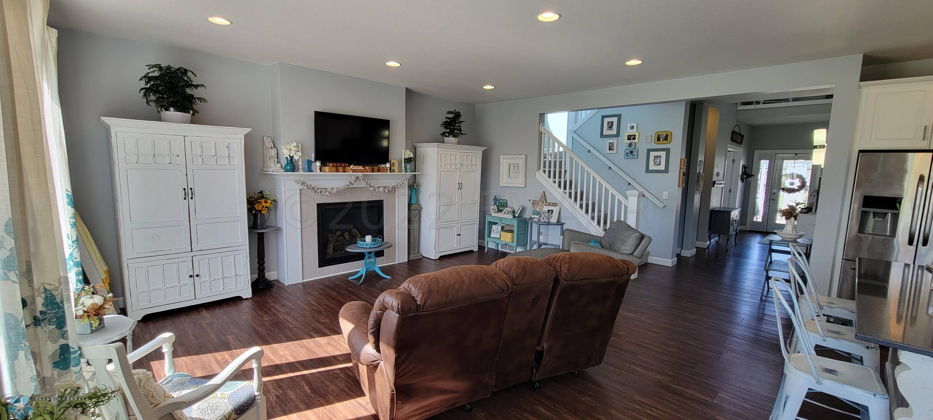 Living room w/ Fireplace