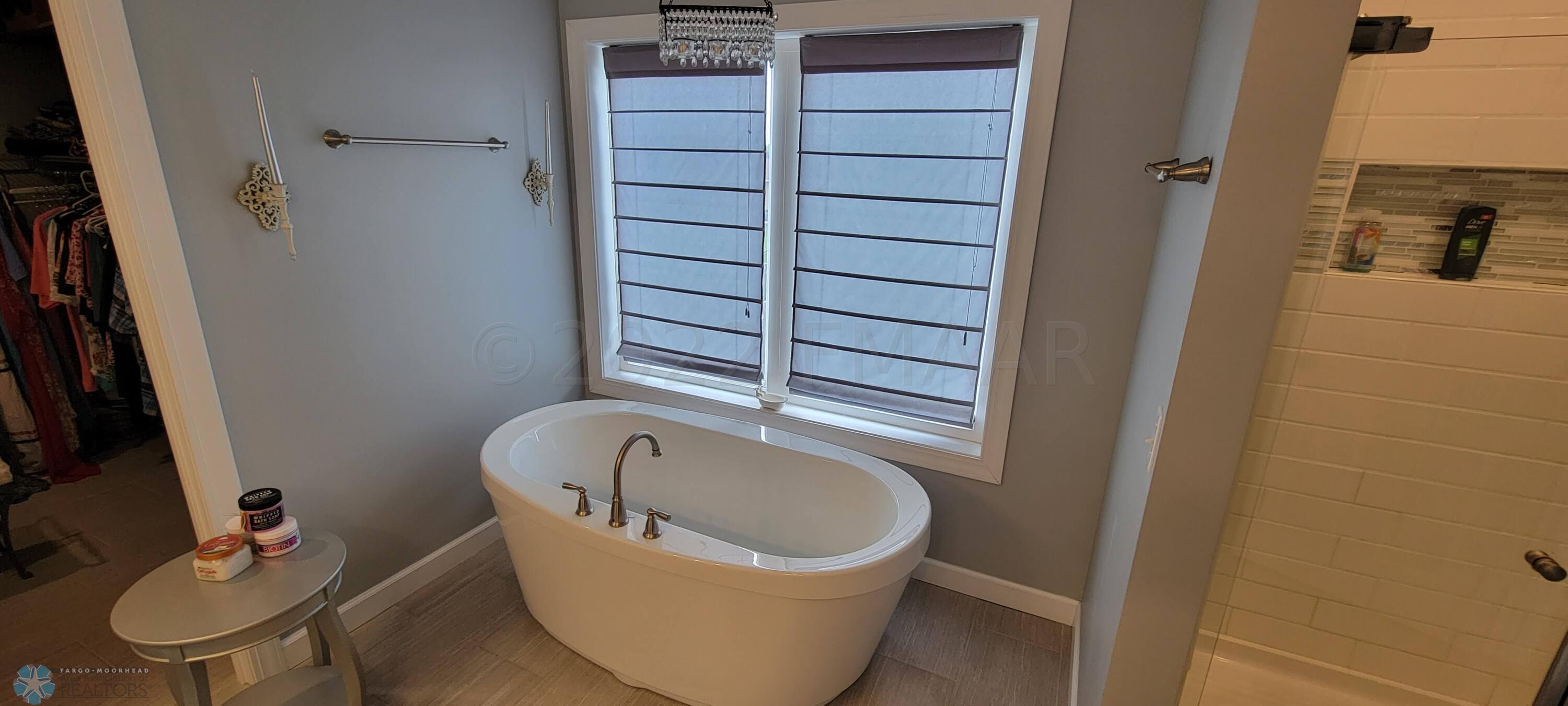 Master Tub