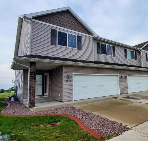 4744 SPENCER Lane S, Fargo, ND 58104
