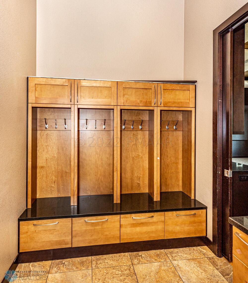 Mud Room w. Lockers