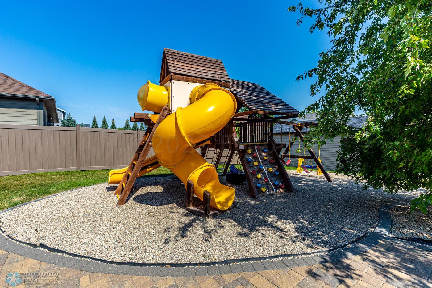Playset Incl.