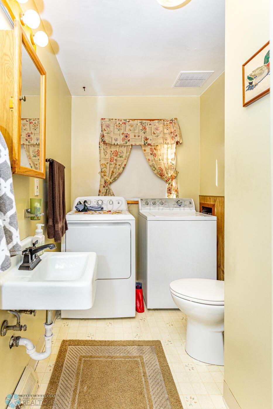 BAth/Laundry