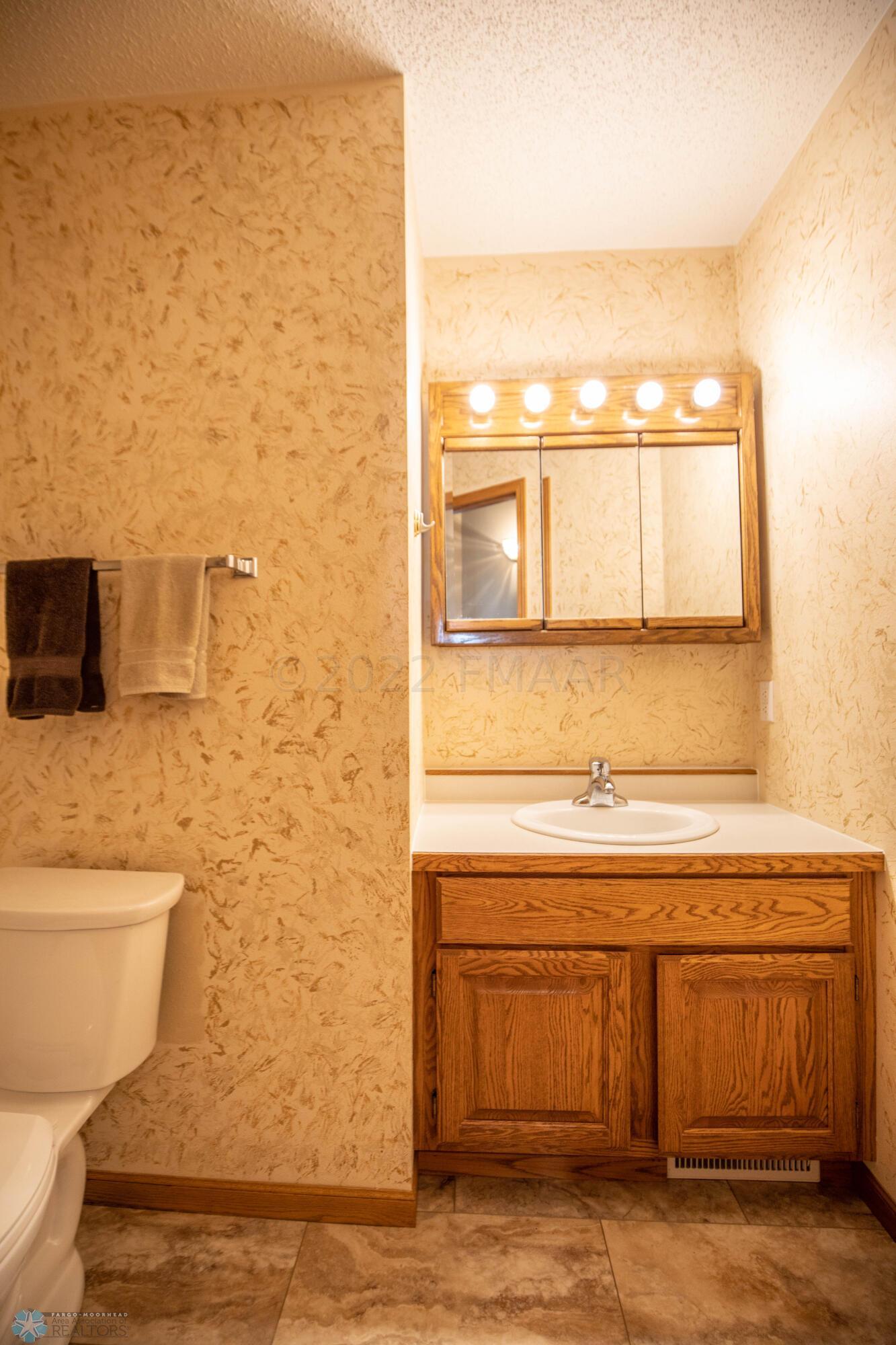 Full Guest Bathroom