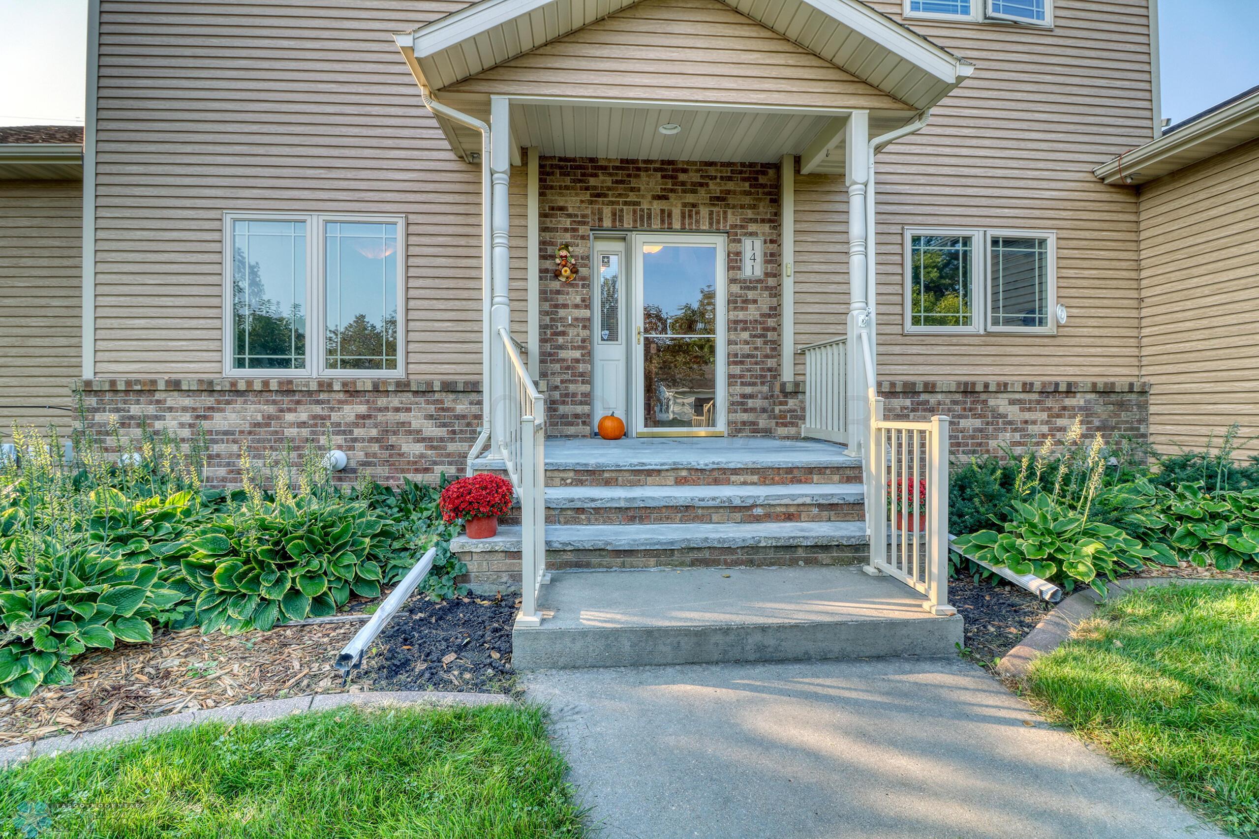 Front1_3