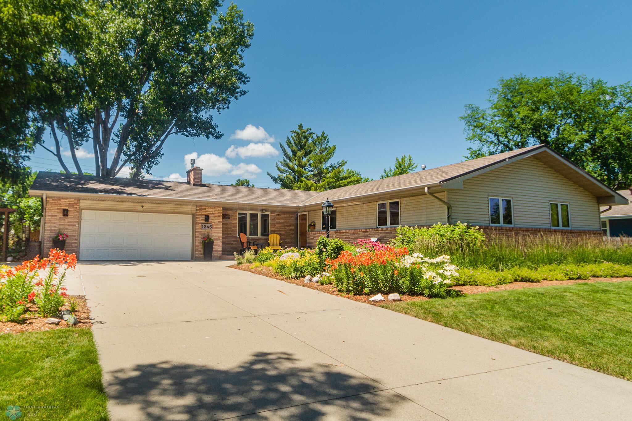 1246 Oak St N, Fargo, ND 58102-01