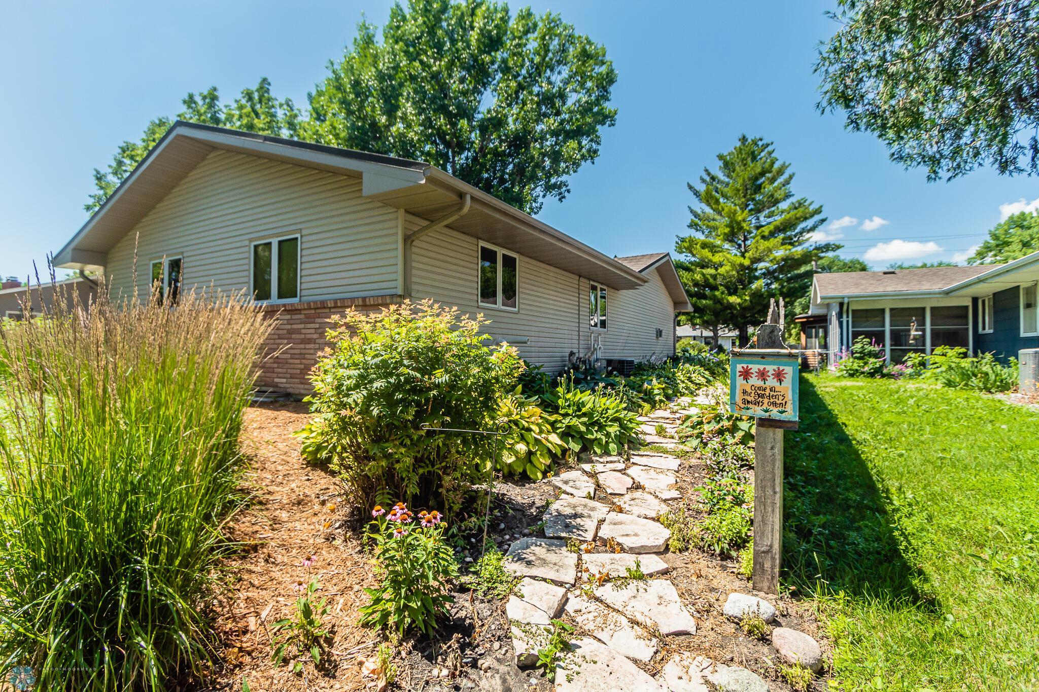 1246 Oak St N, Fargo, ND 58102-03