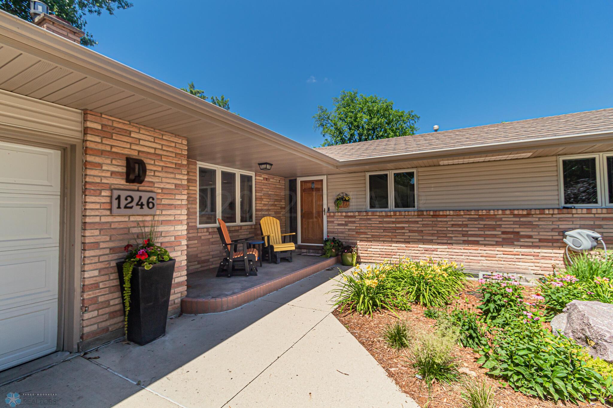 1246 Oak St N, Fargo, ND 58102-14
