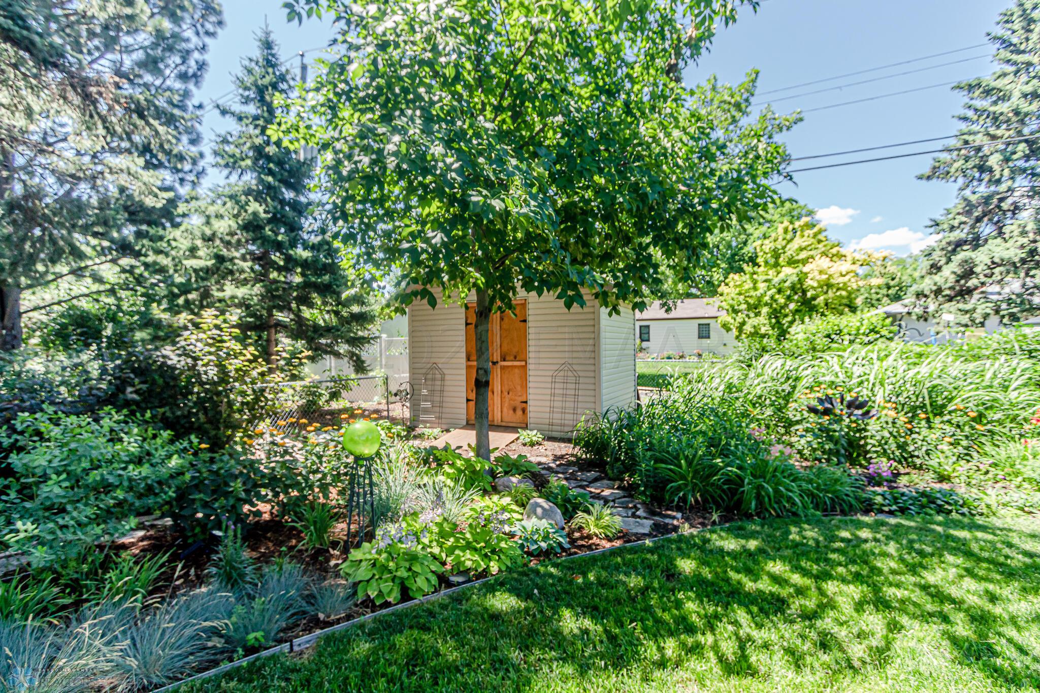 1246 Oak St N, Fargo, ND 58102-09