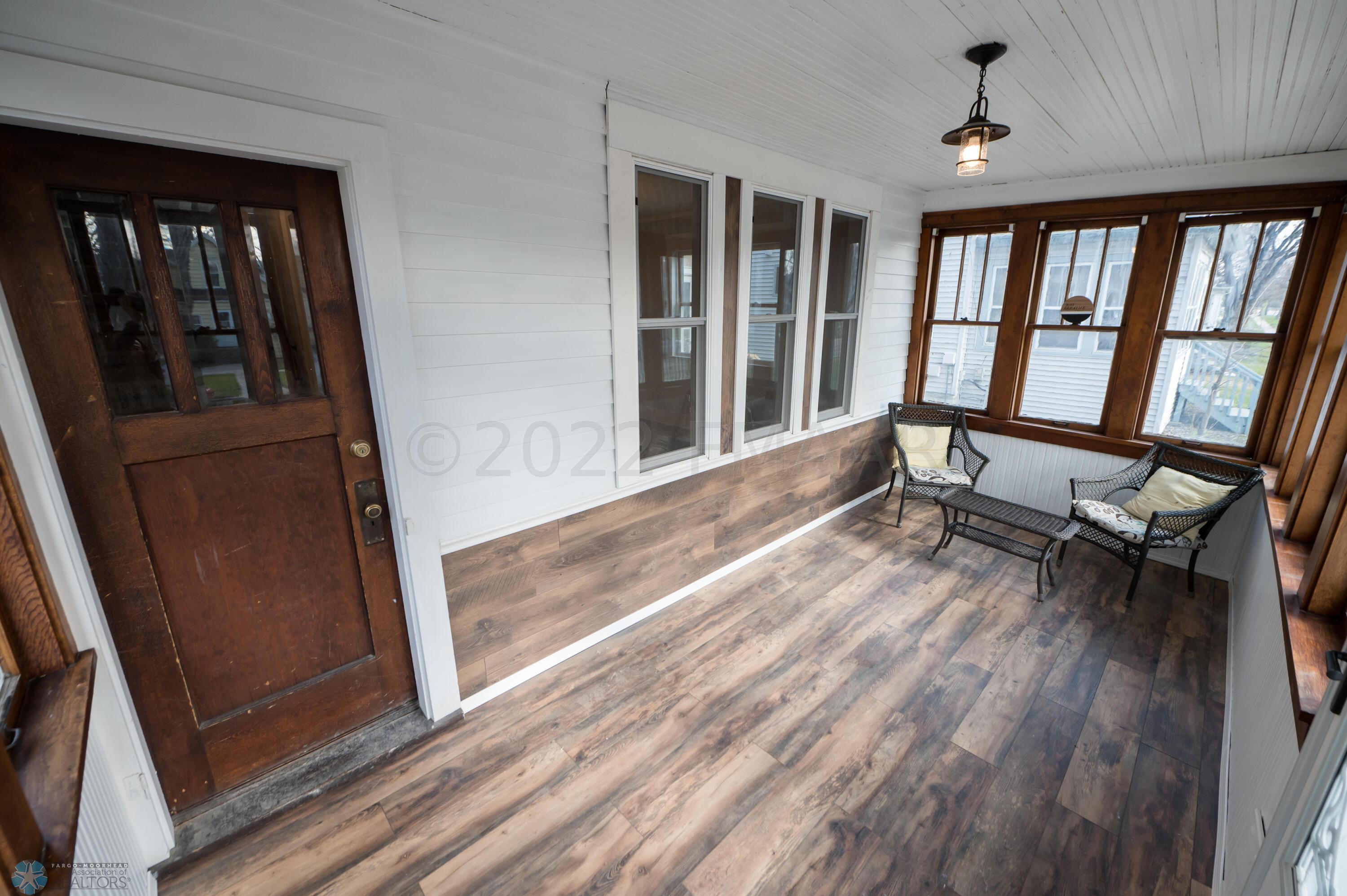 (4) Front Porch