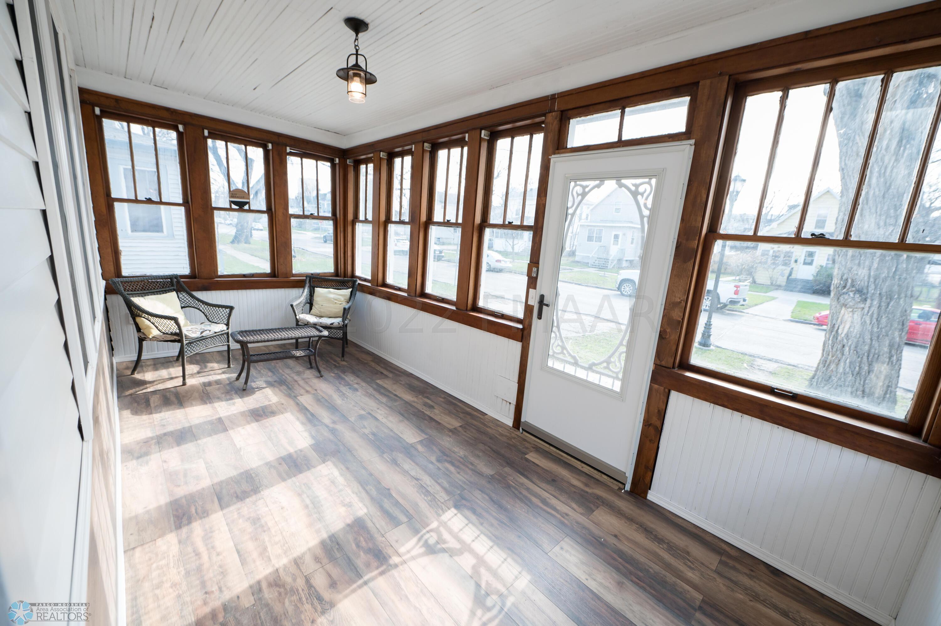 (5) Front Porch