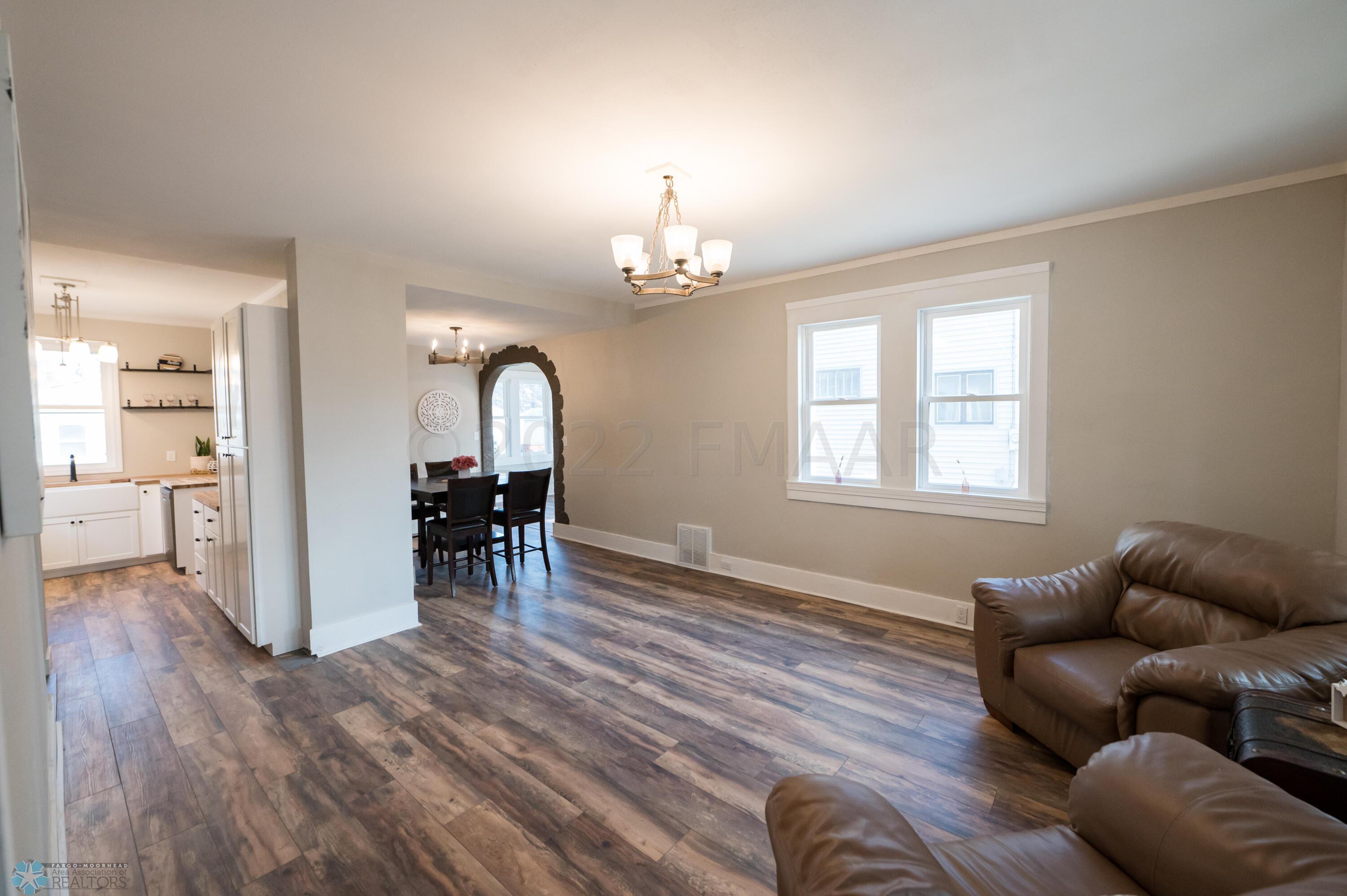 (7) Living Room