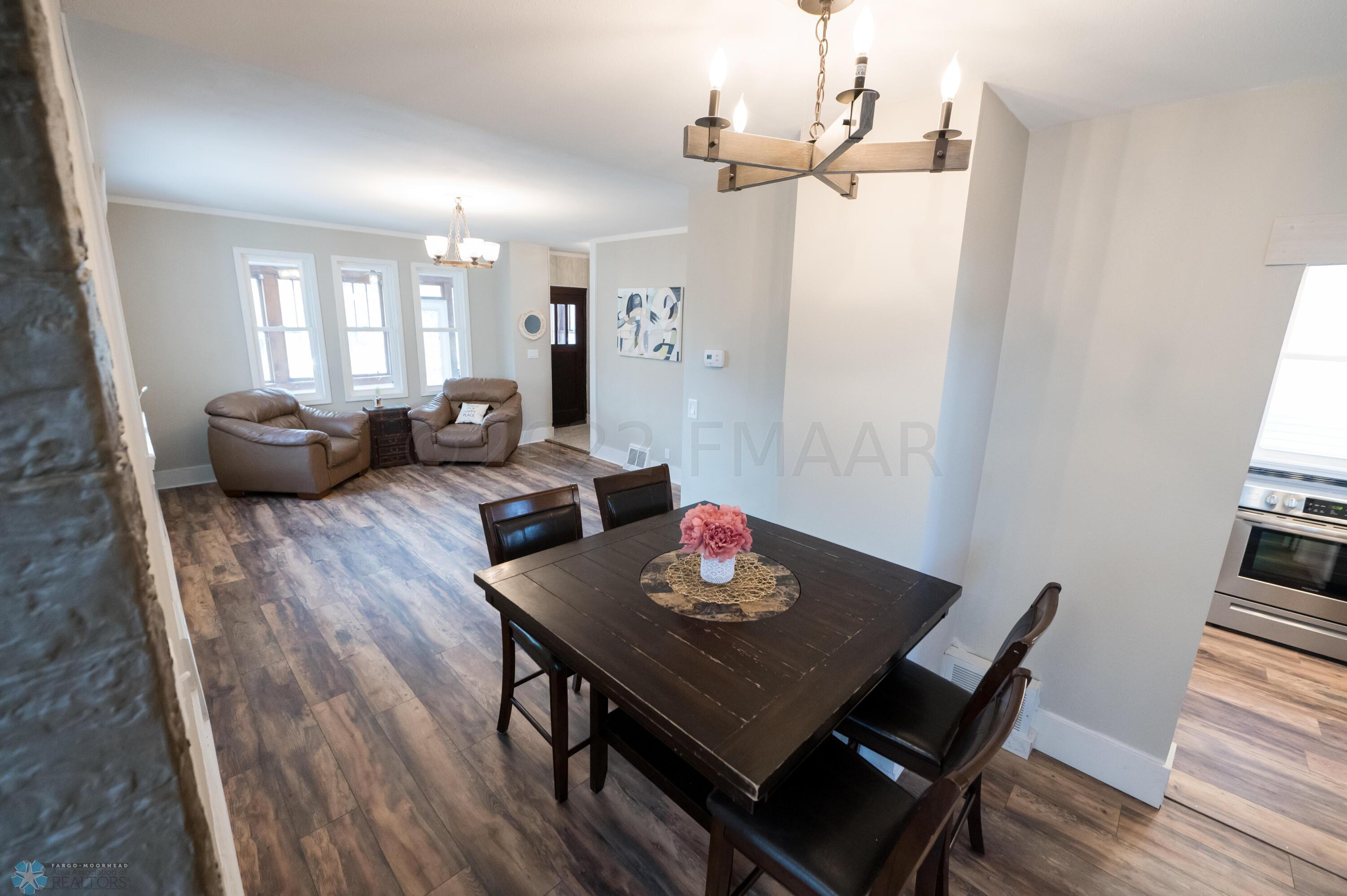 (10) Dining Room