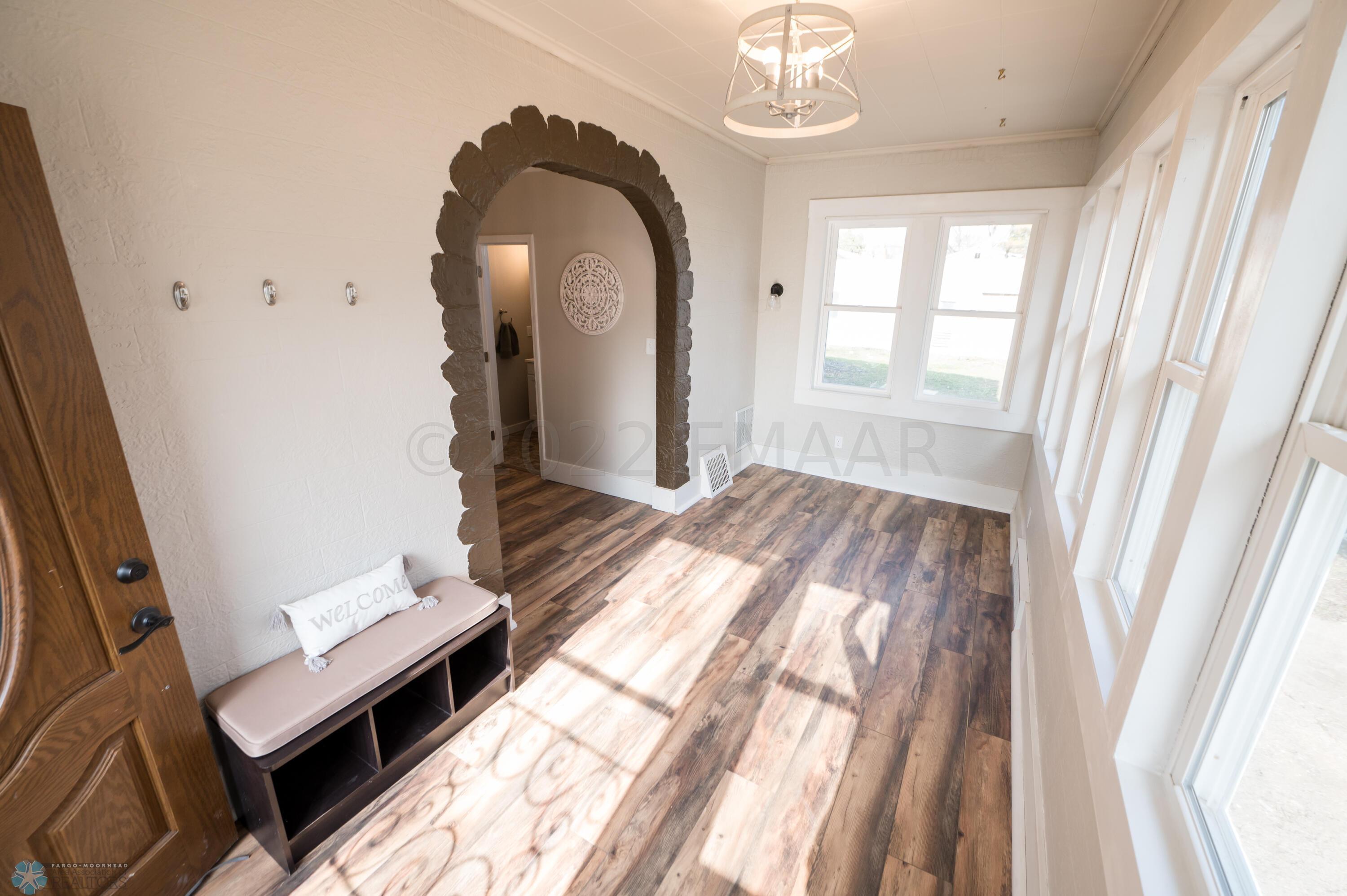 (12) Sunroom/Mudroom/Entryway