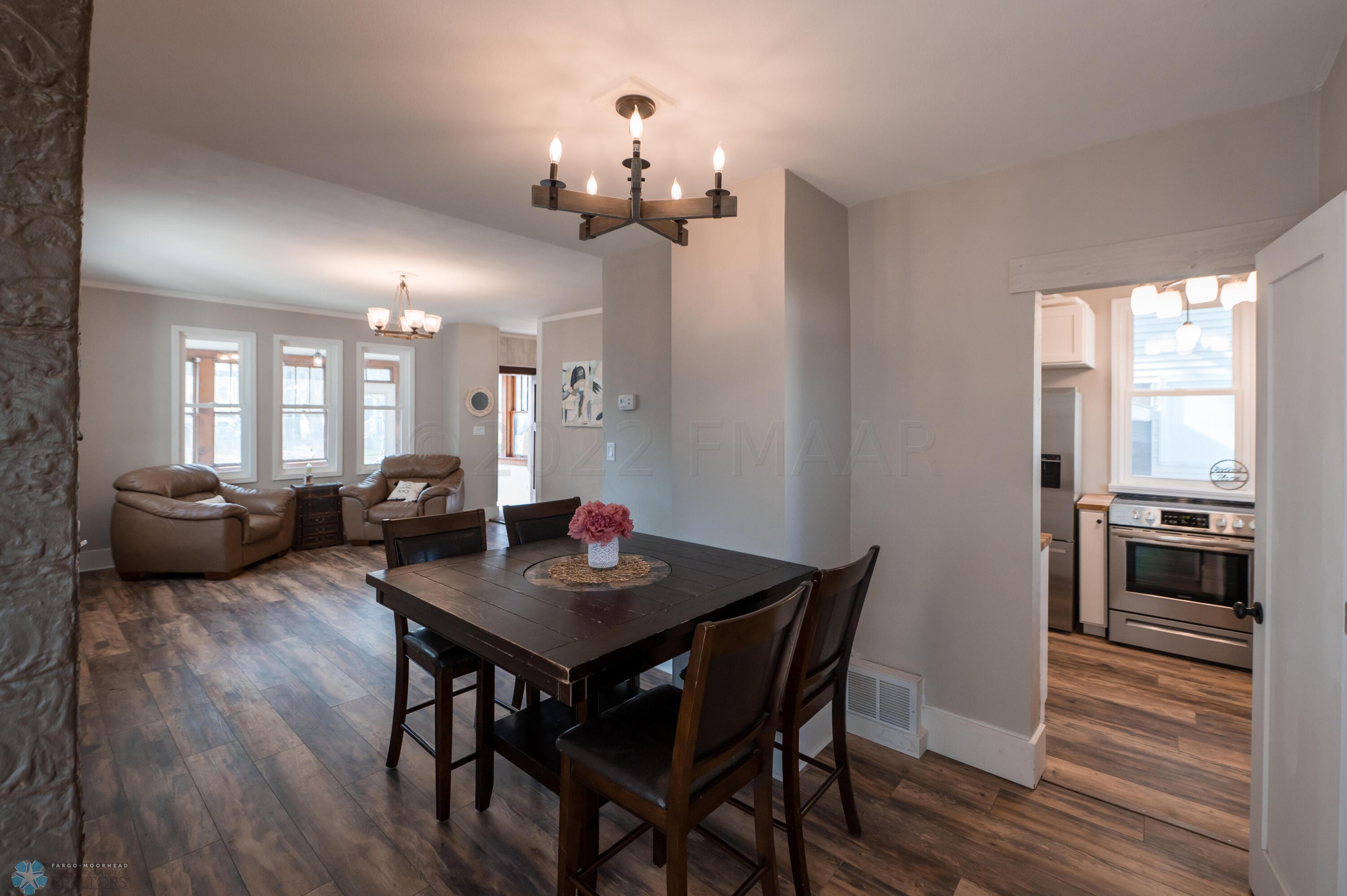 (13) Dining Room