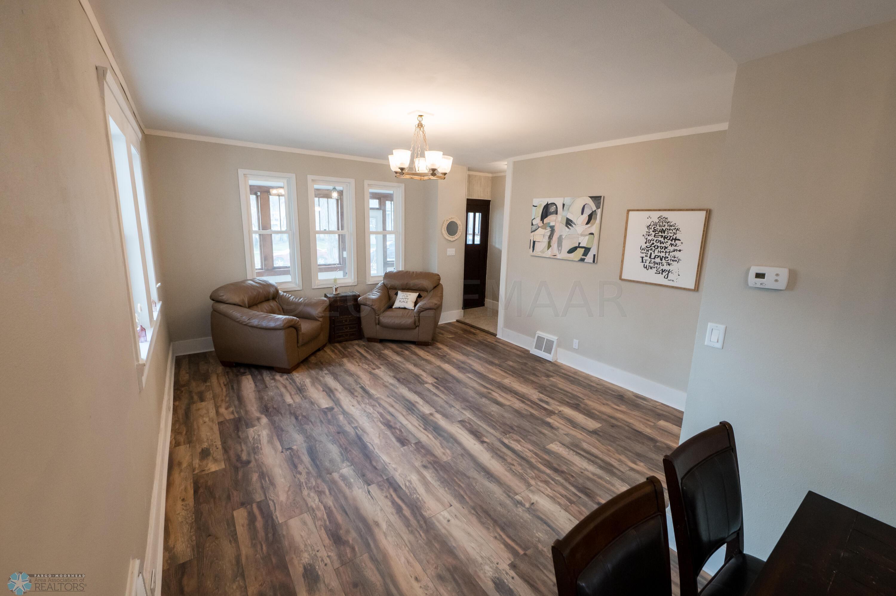 (14) Living Room