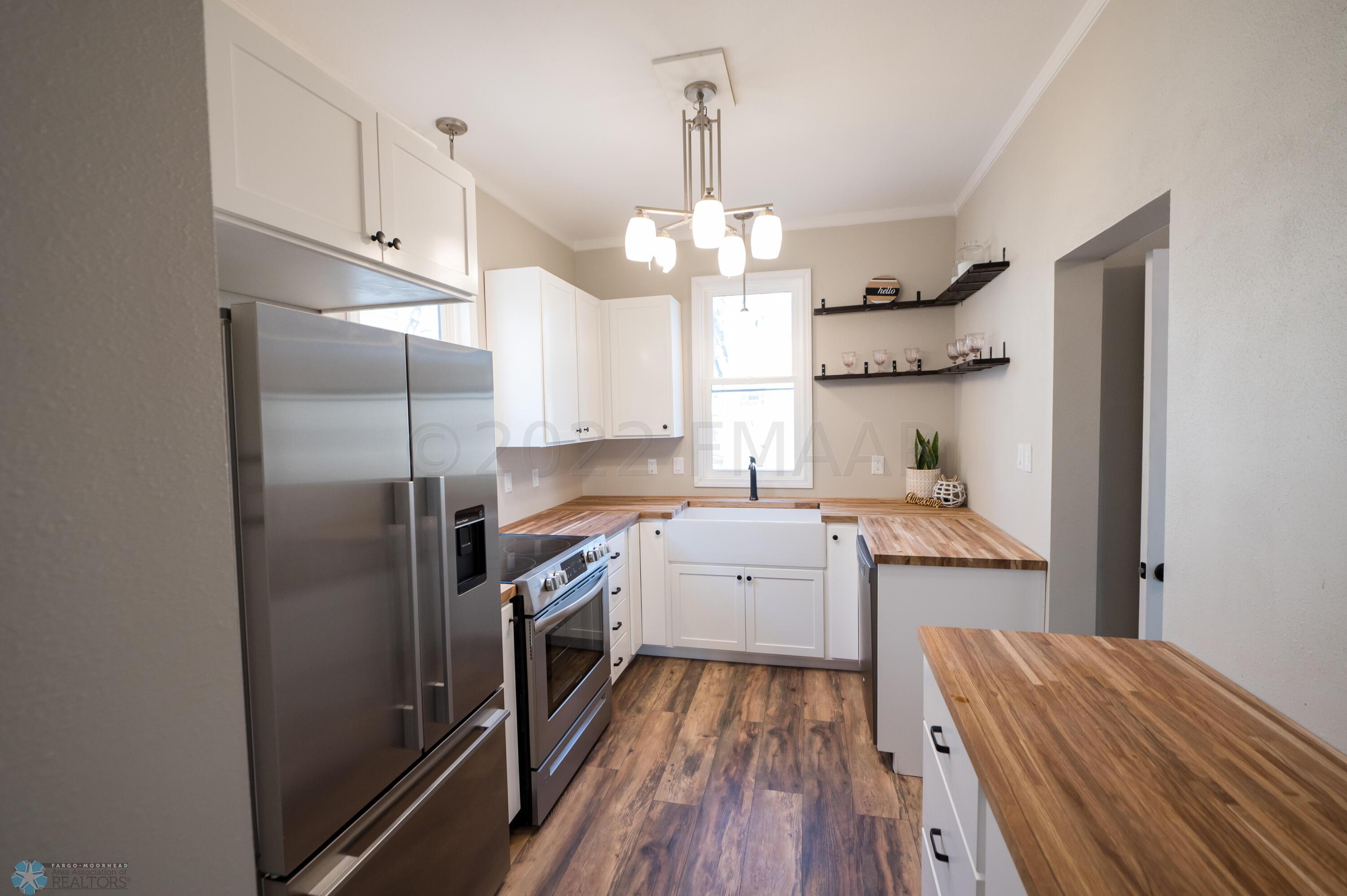 (17) Kitchen