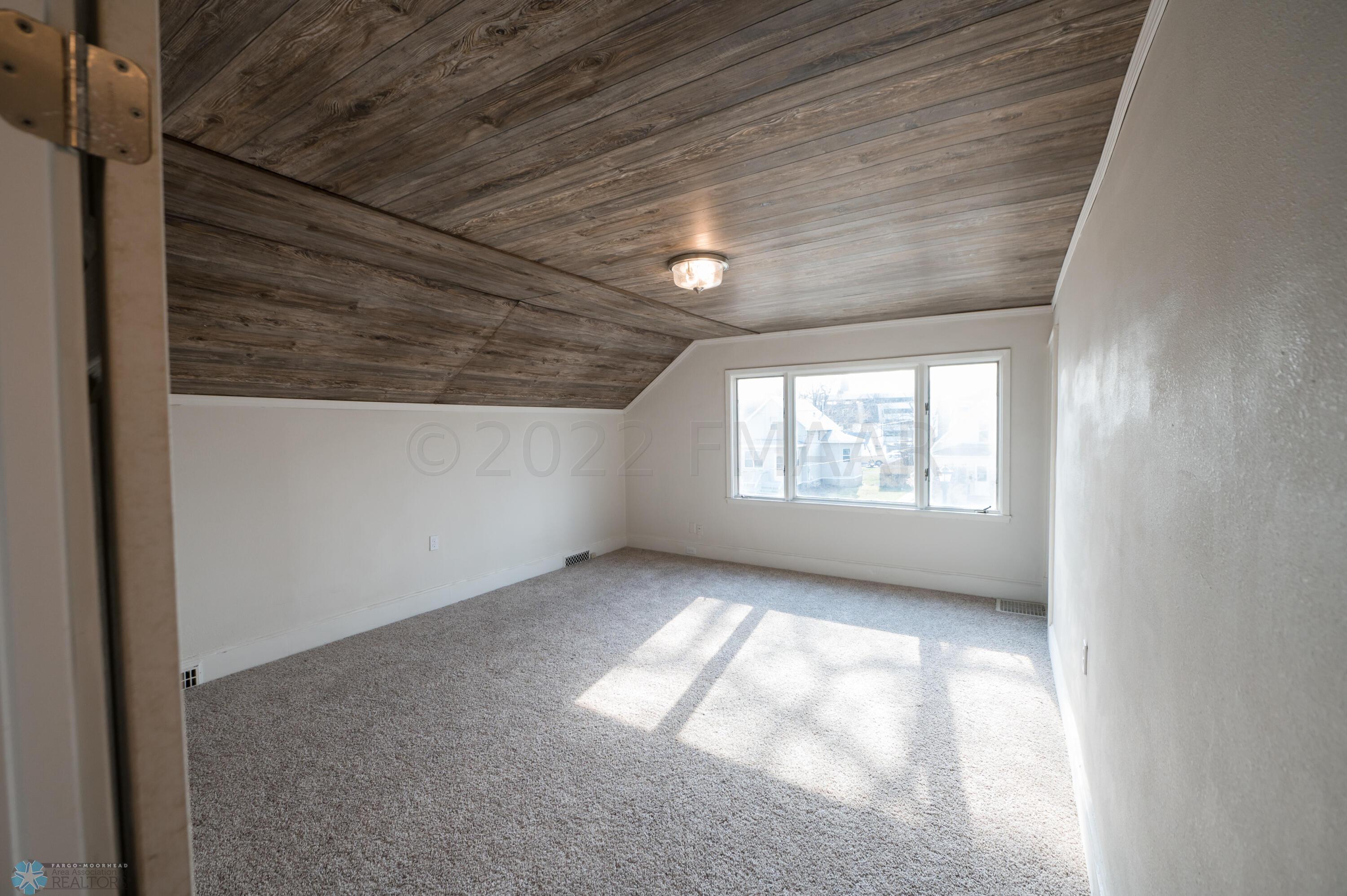 (21) Large Upstairs Bedroom 1