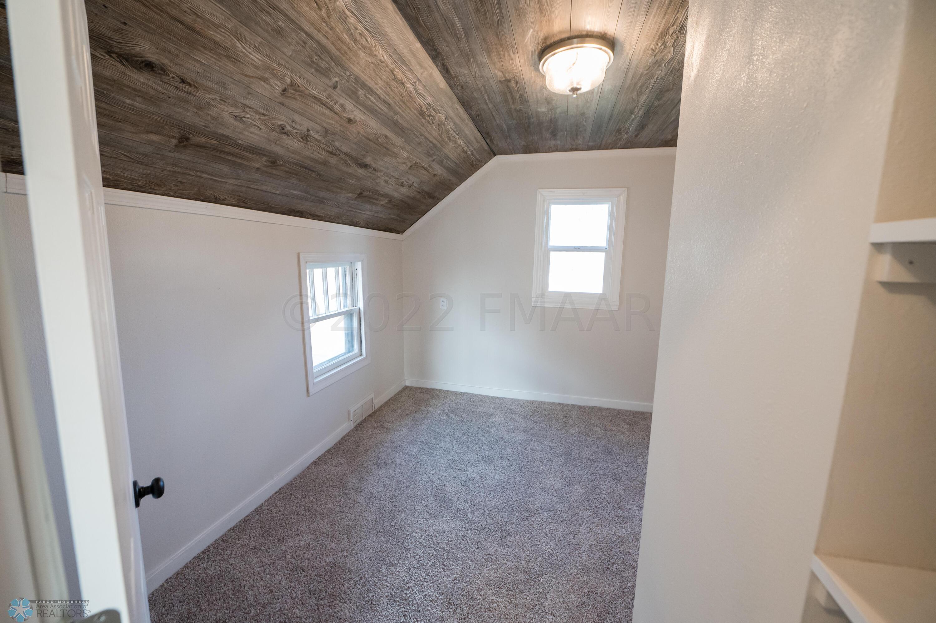 (23) Upstairs Bedroom 2