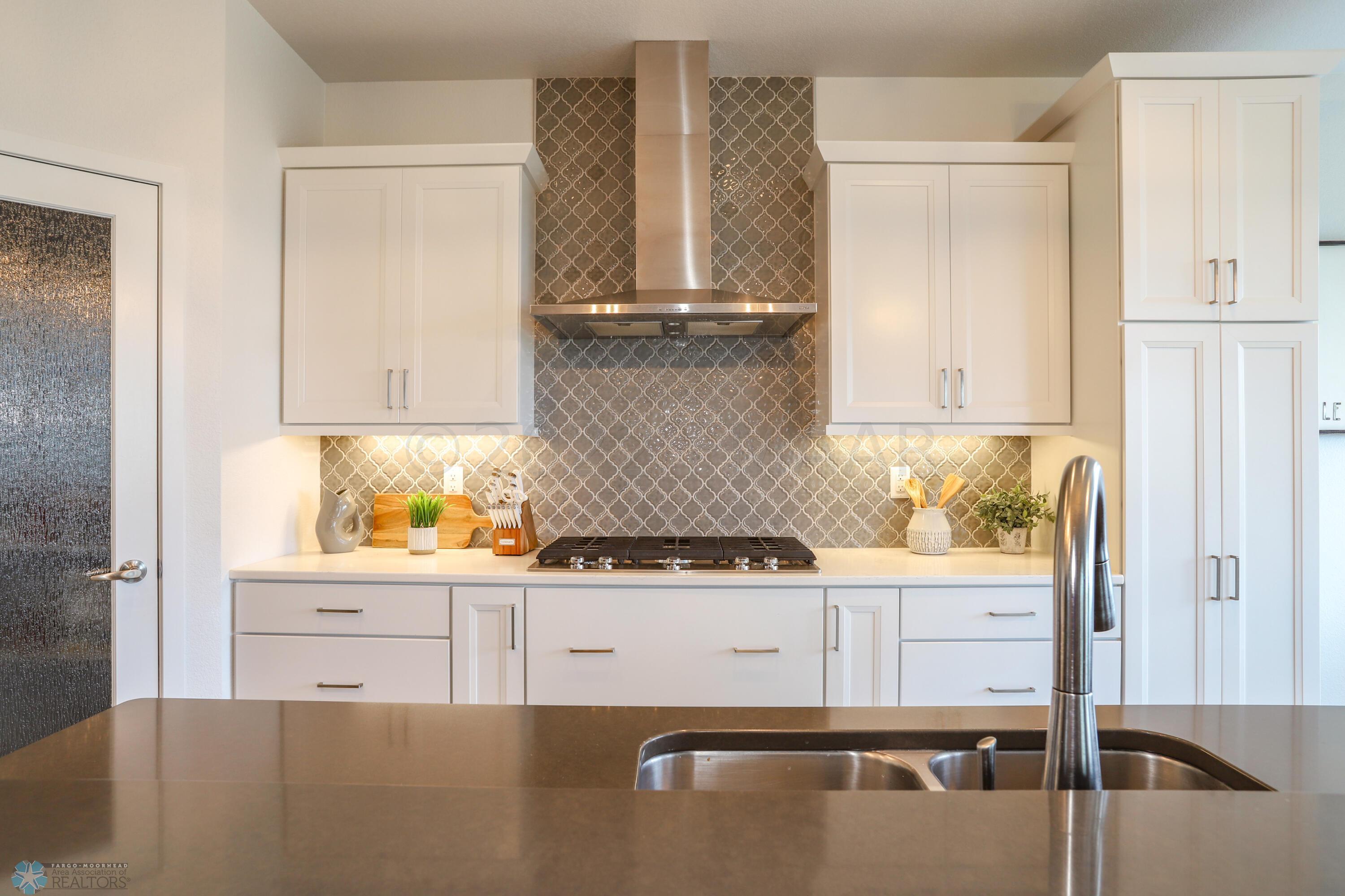 Gas Range & Custom Tile Back Splash