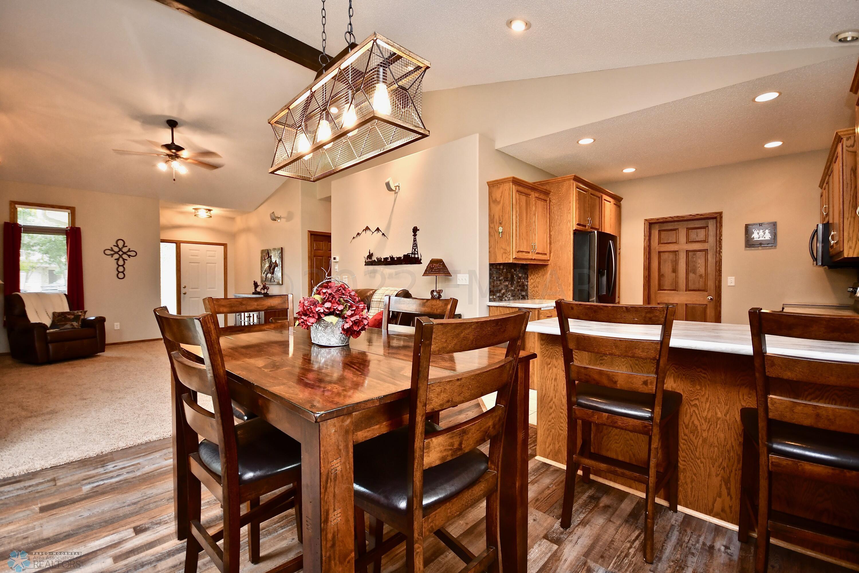 Eat-in Kitchen