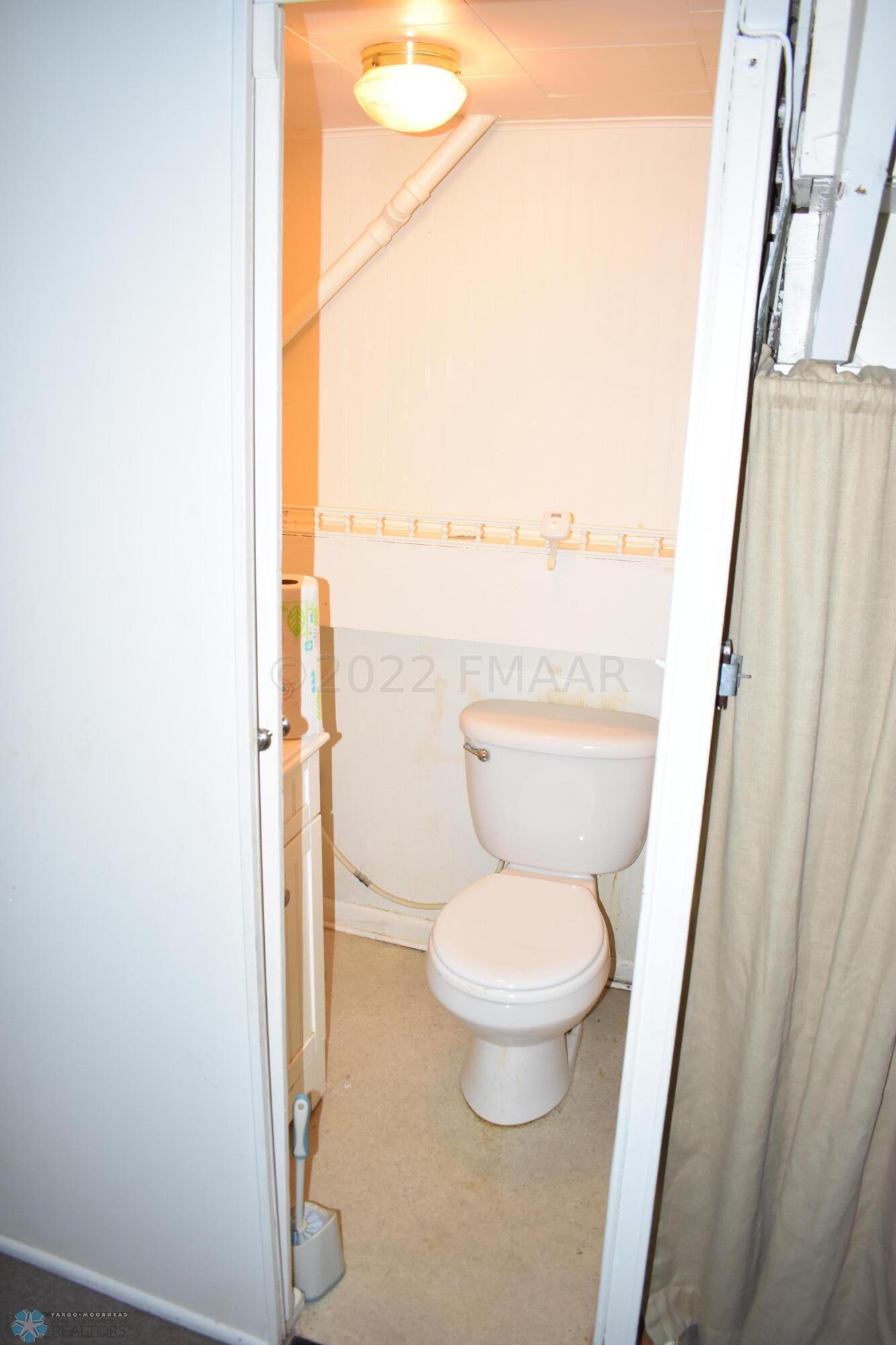 basement 1/2 bath