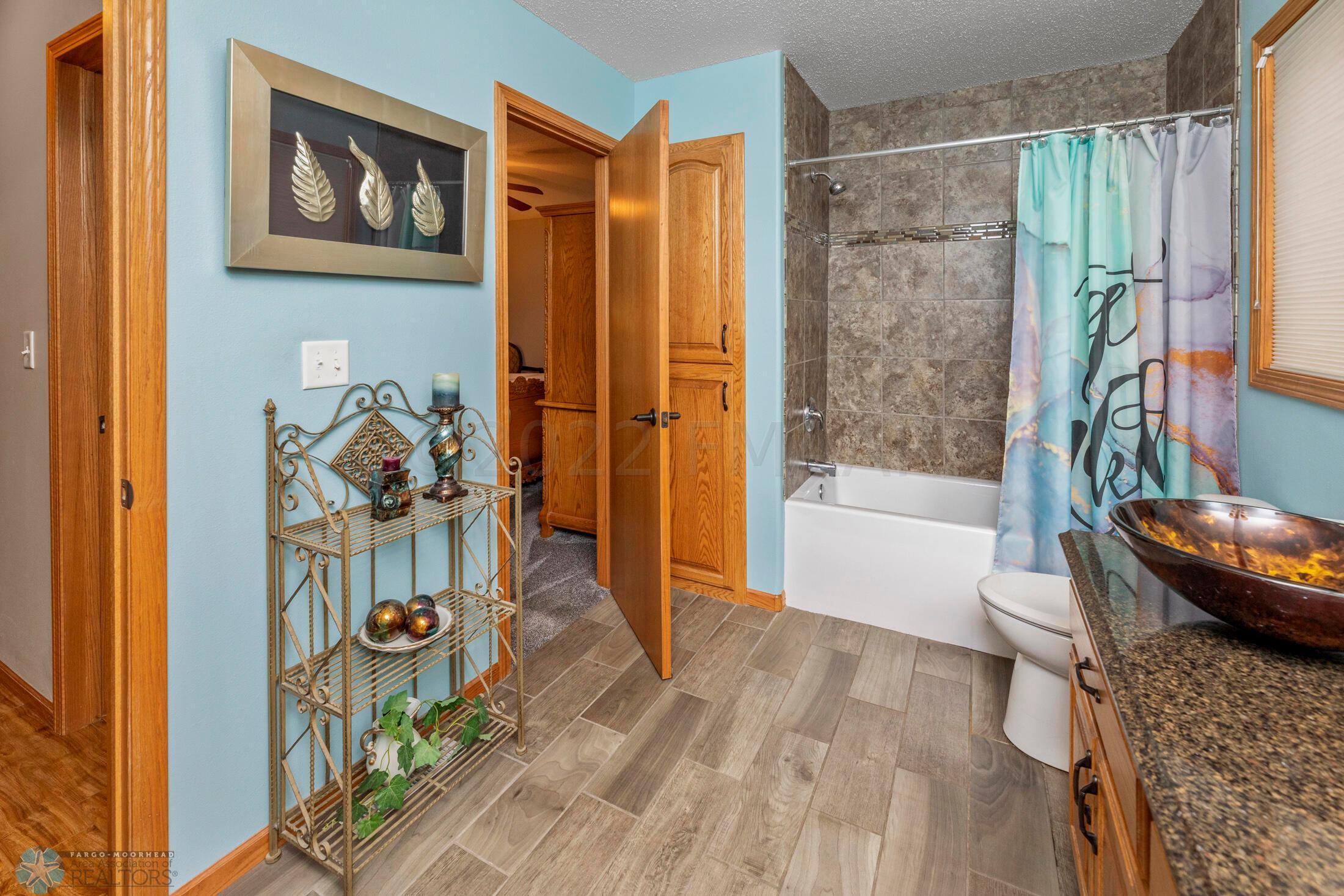Hollywood bath