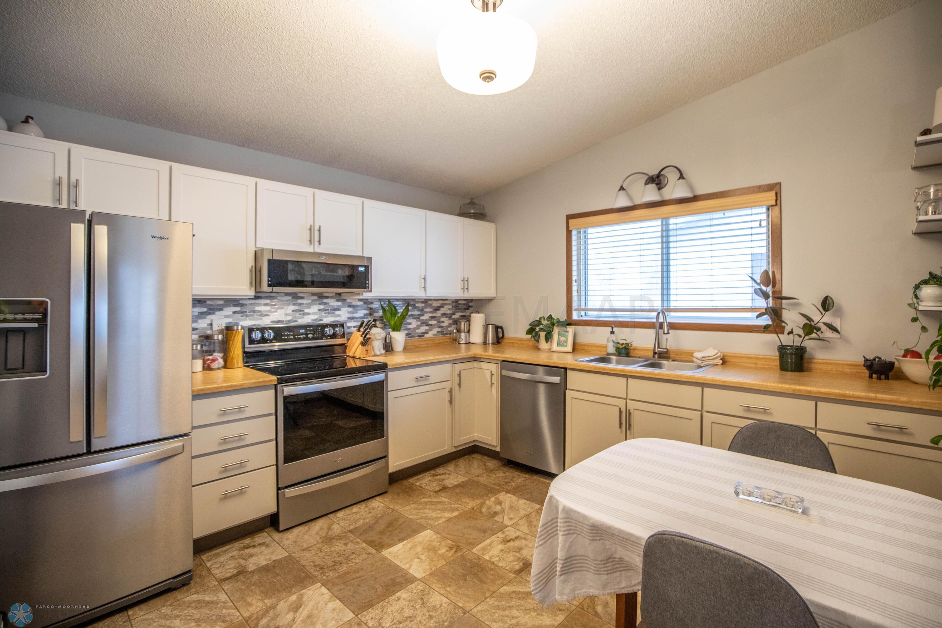 Eat-in Kitchen