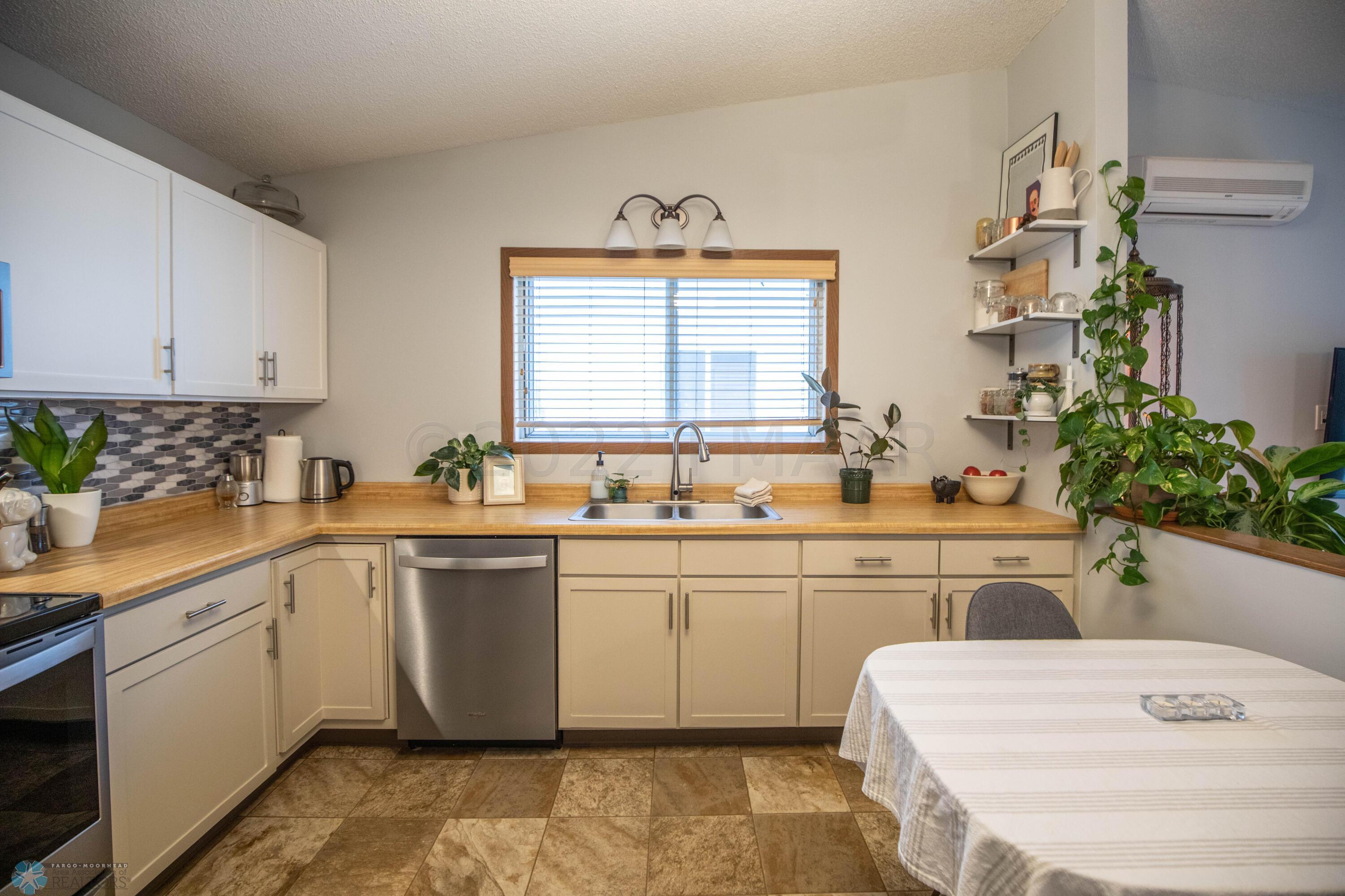 Eat-in Kitchen