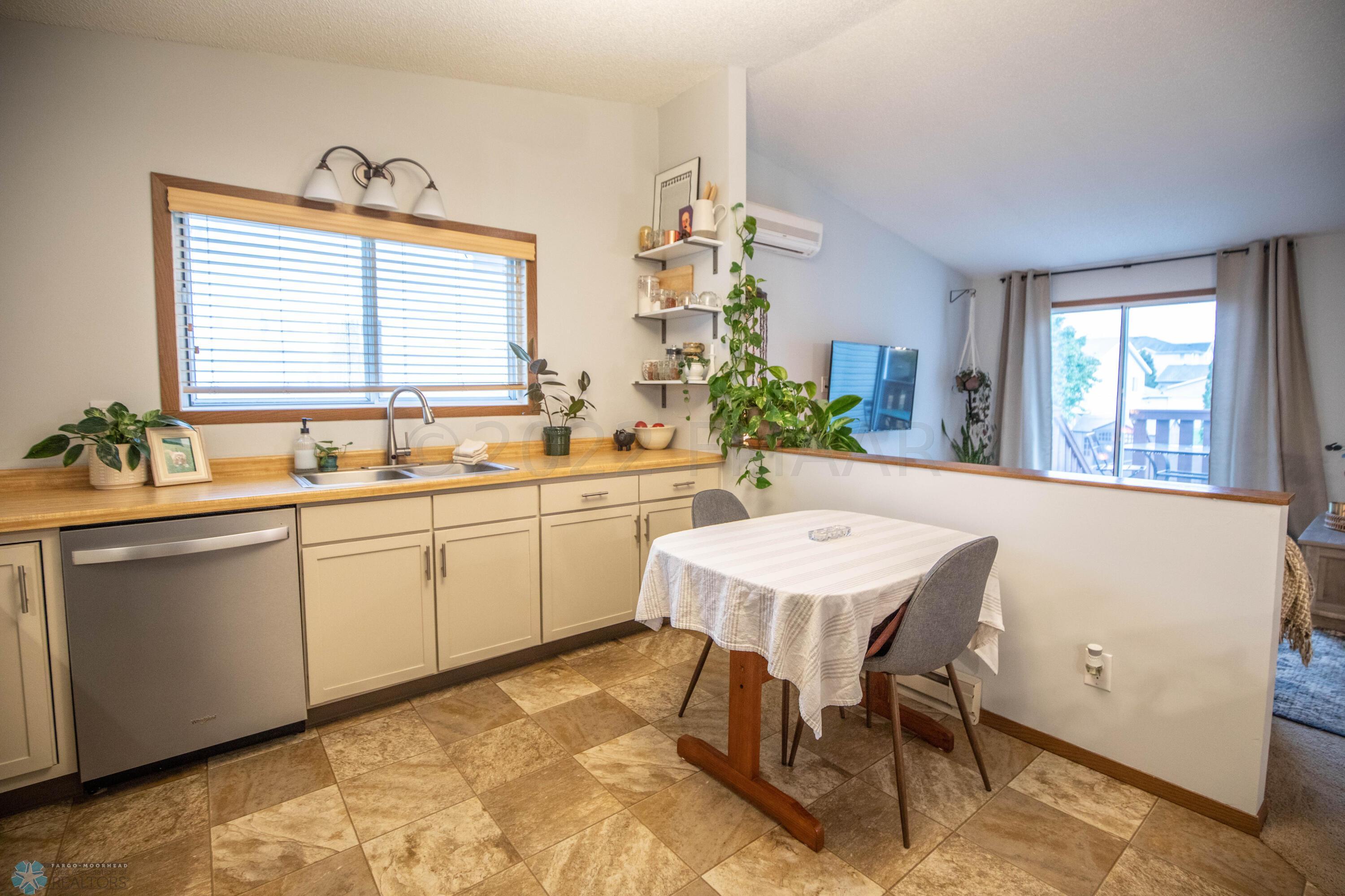 Eat-in Kitchen