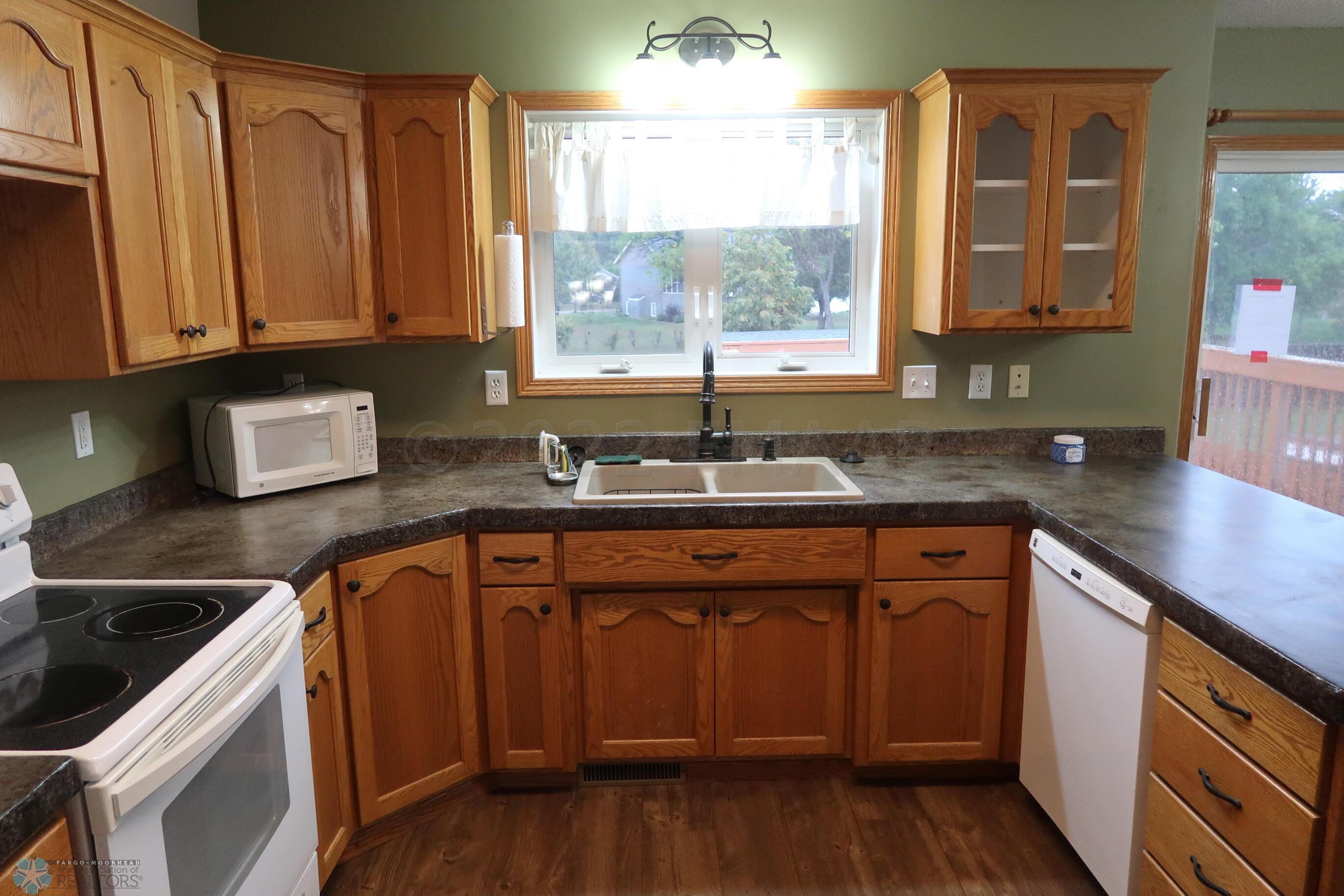 8 - Kitchen pic 3