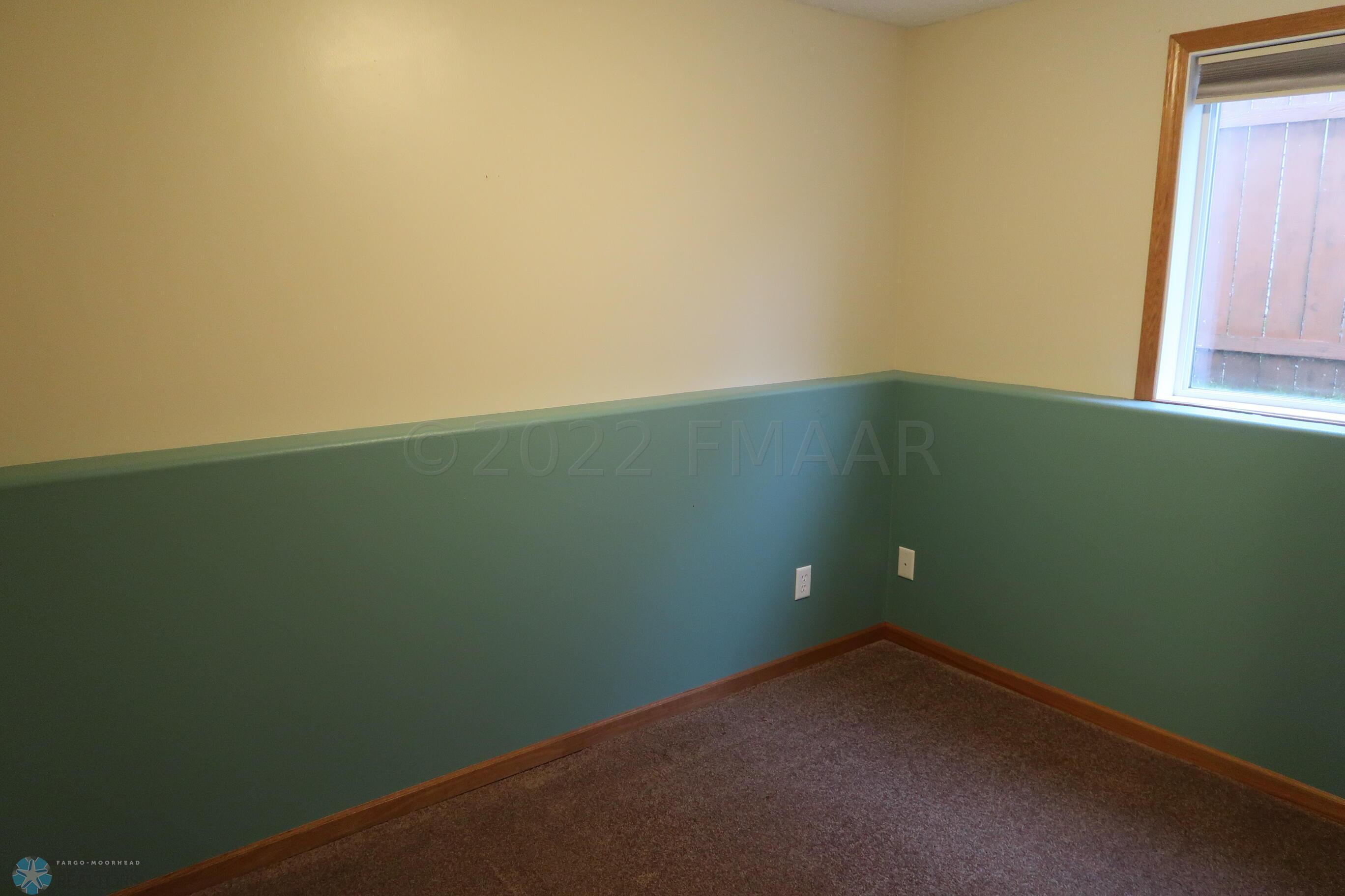 20 - Lwr Lvl Bdrm 3 pic 1