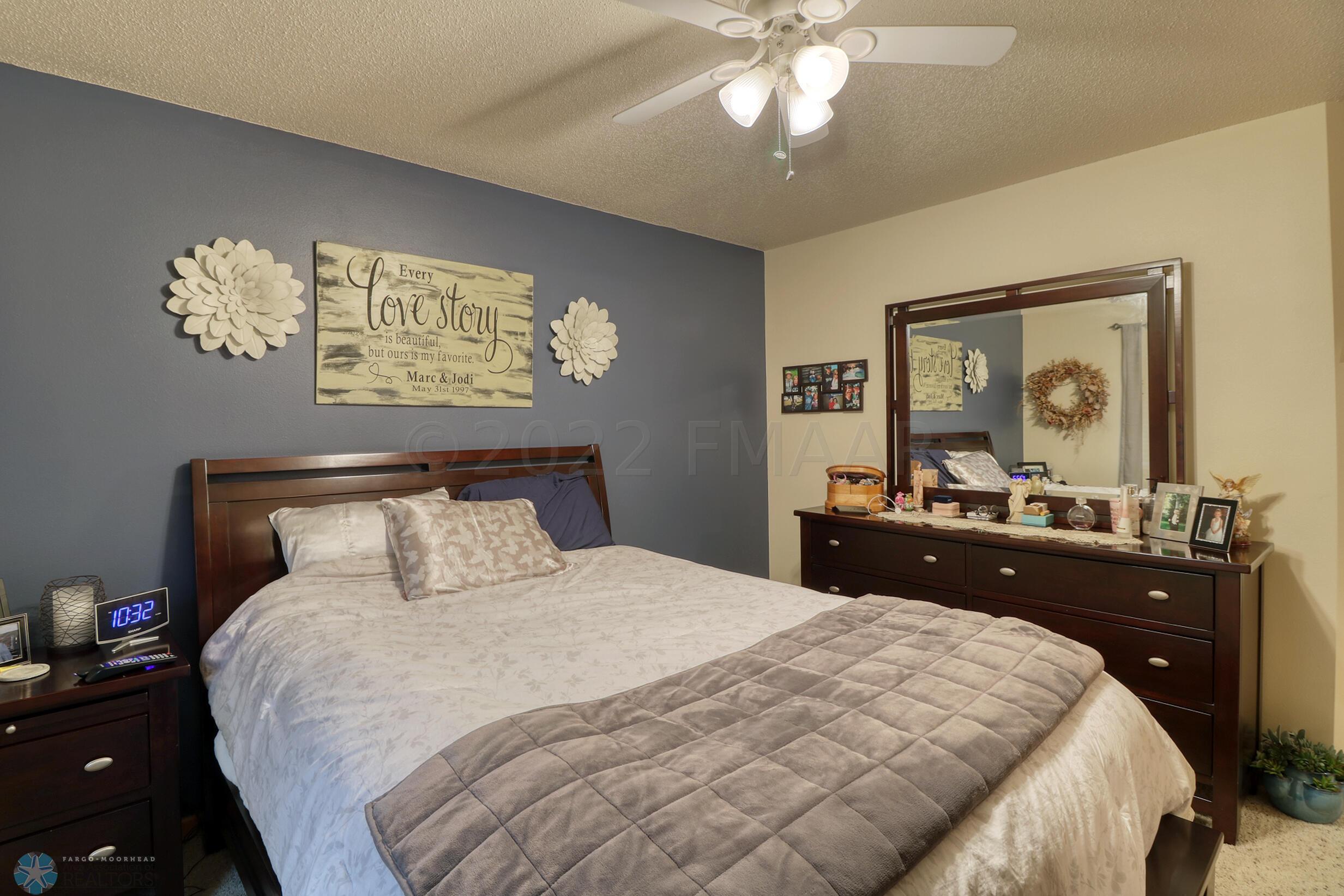 Primary Bedroom1_2