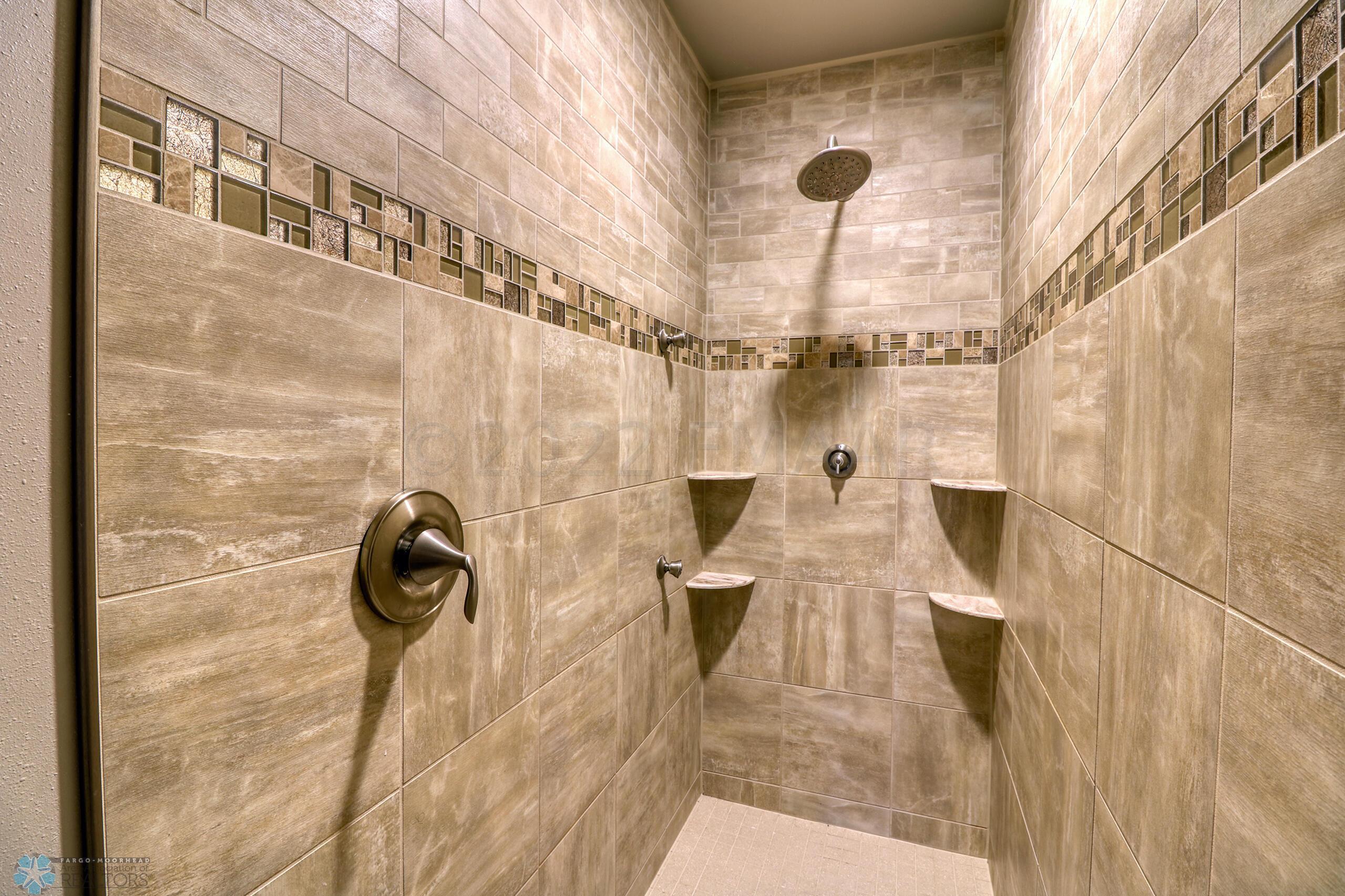 Master Bathroom1_3