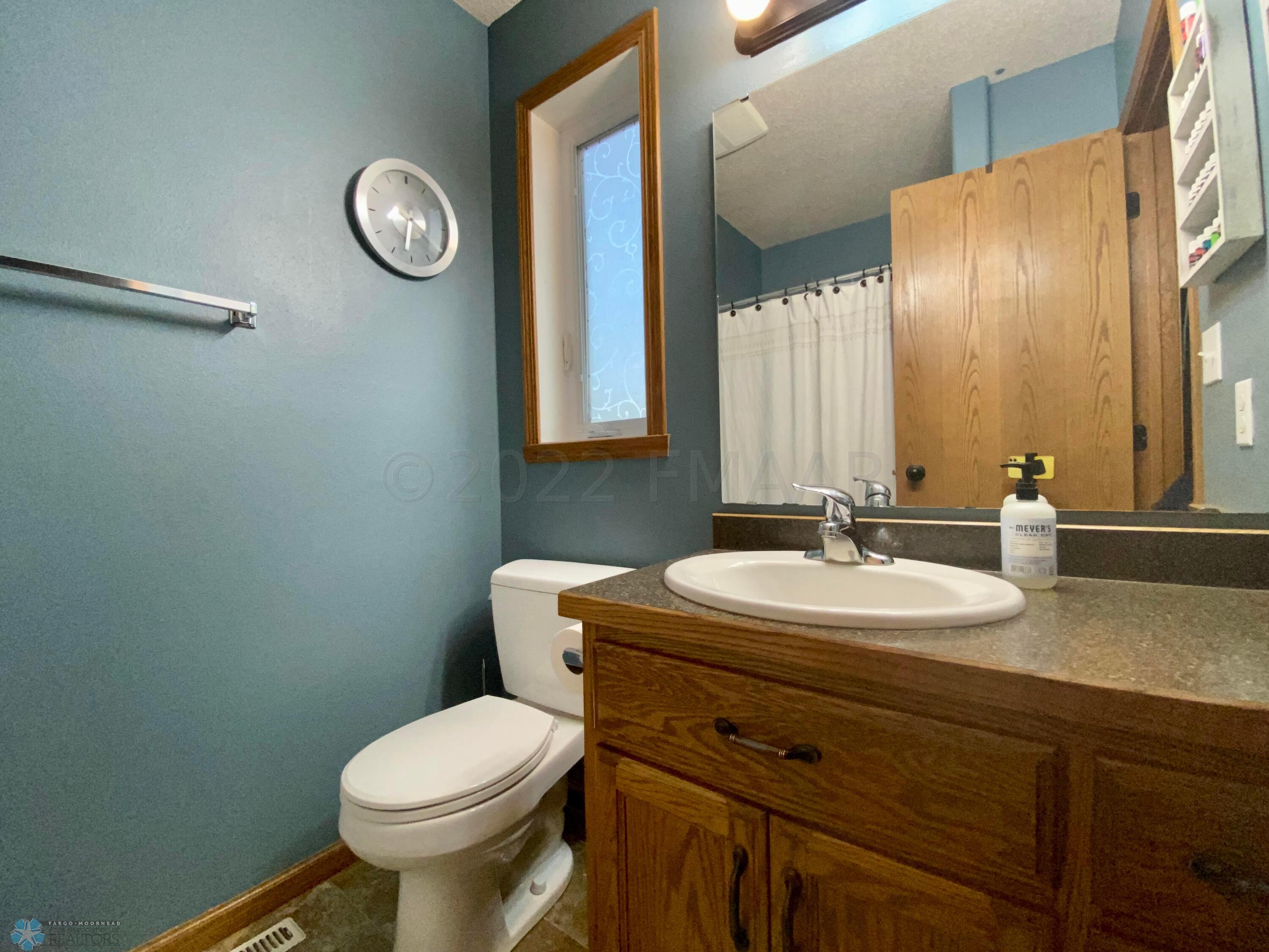 Primary bed 3/4 bath
