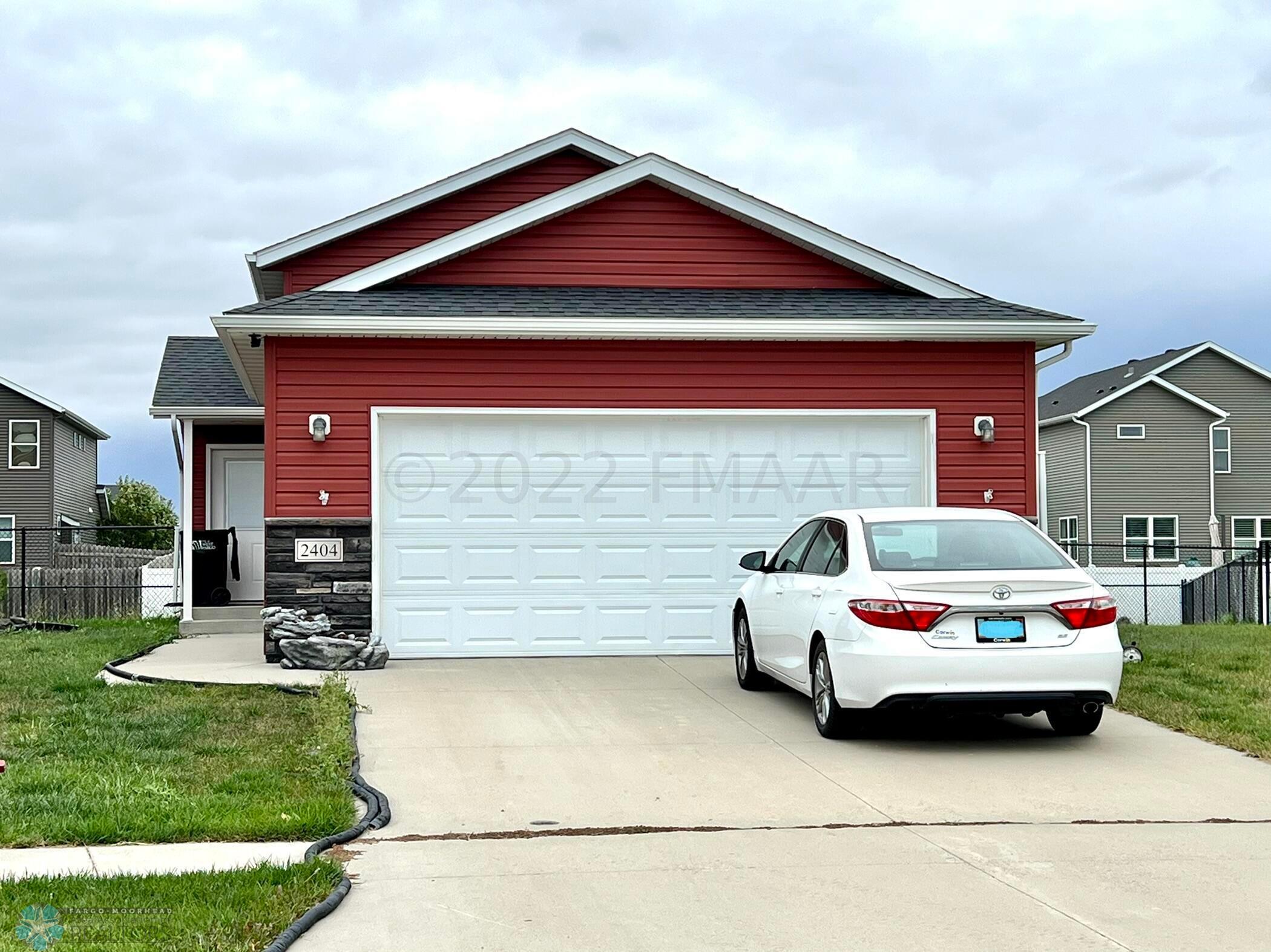 2404 8th Ct W, West Fargo