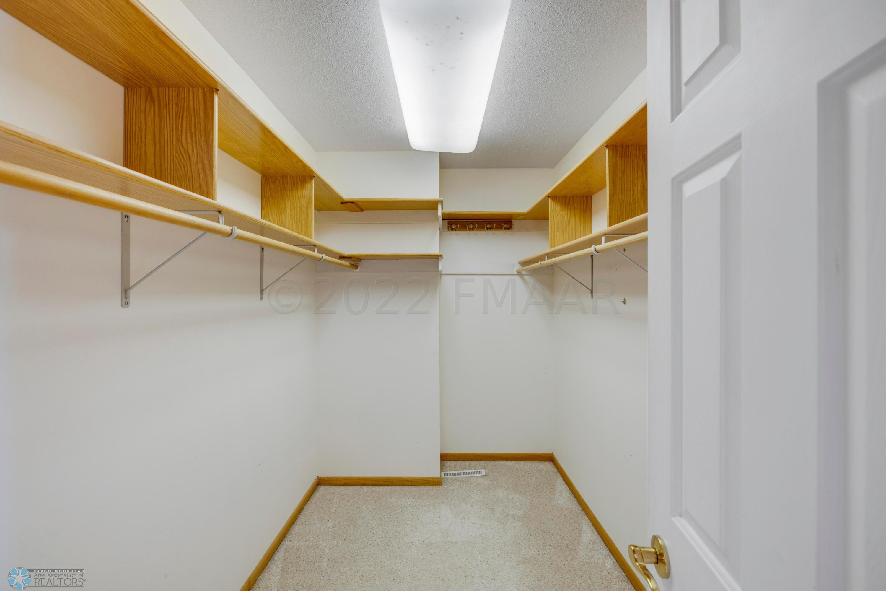 Master Bedroom Walkin Closet
