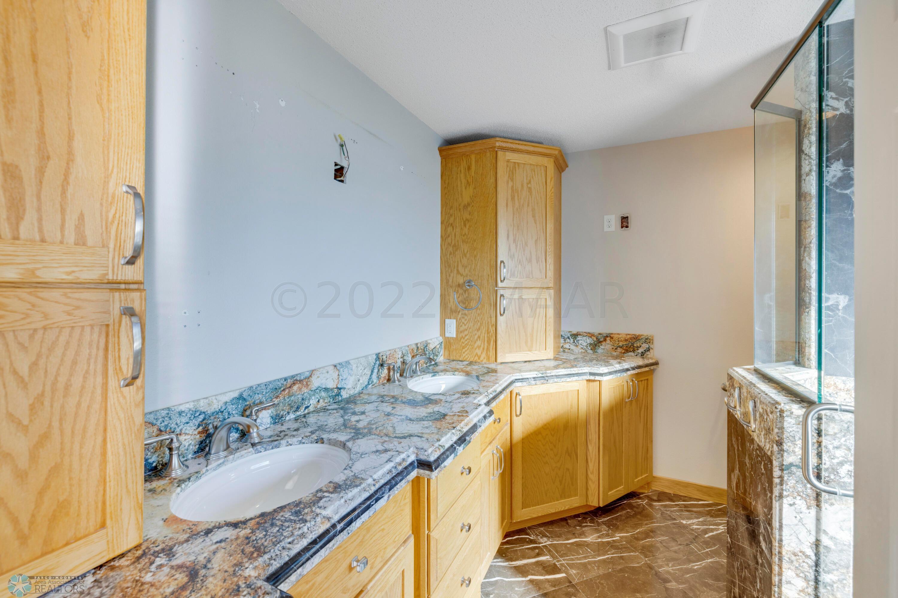 Master Bathroom - Double Vanity
