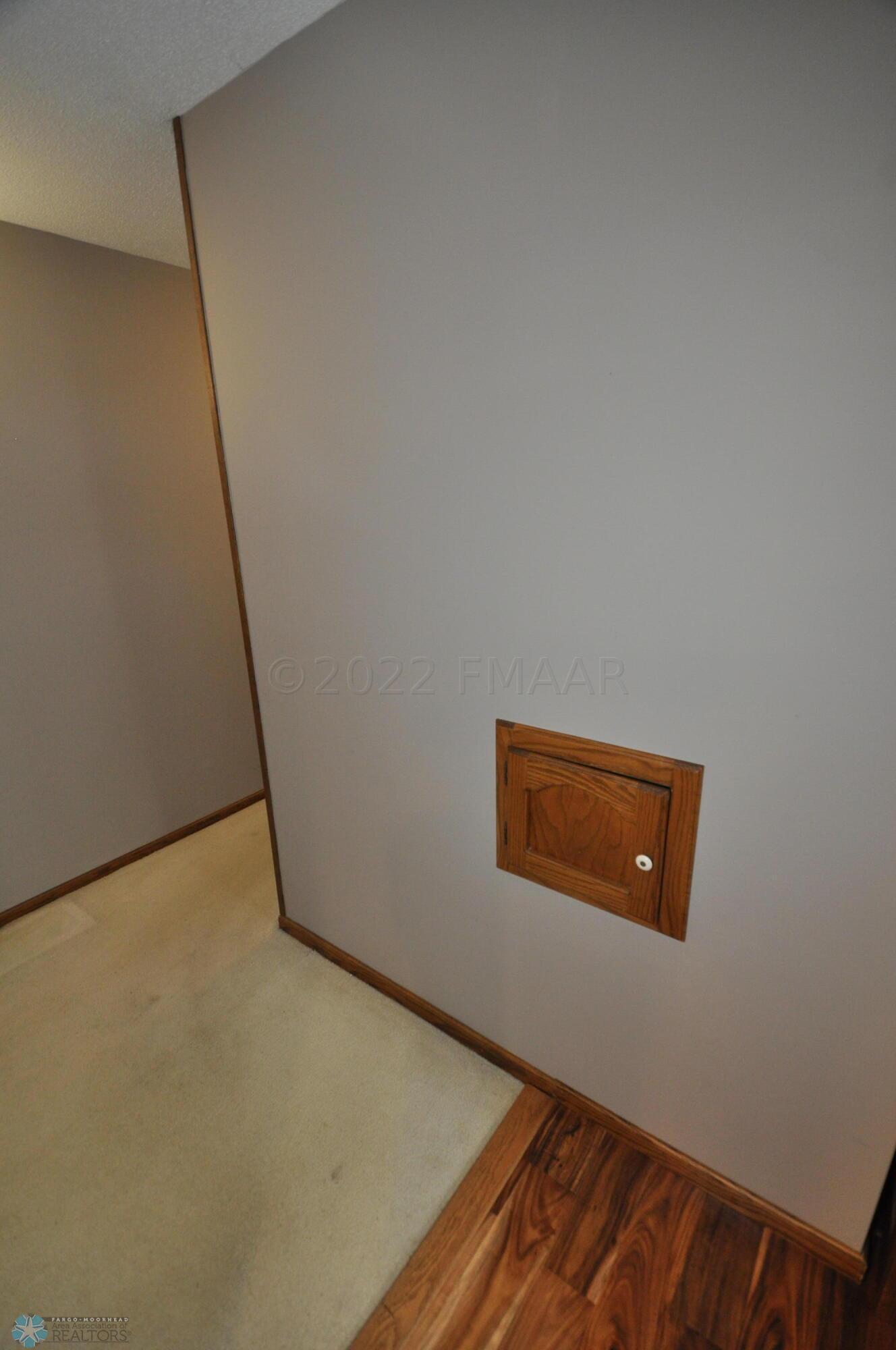 Laundry chute