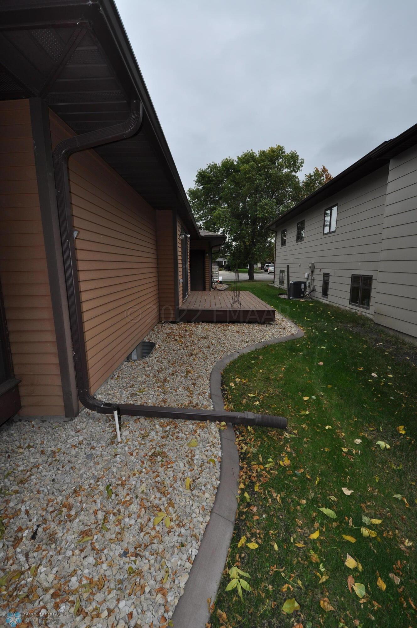 Side yard deck