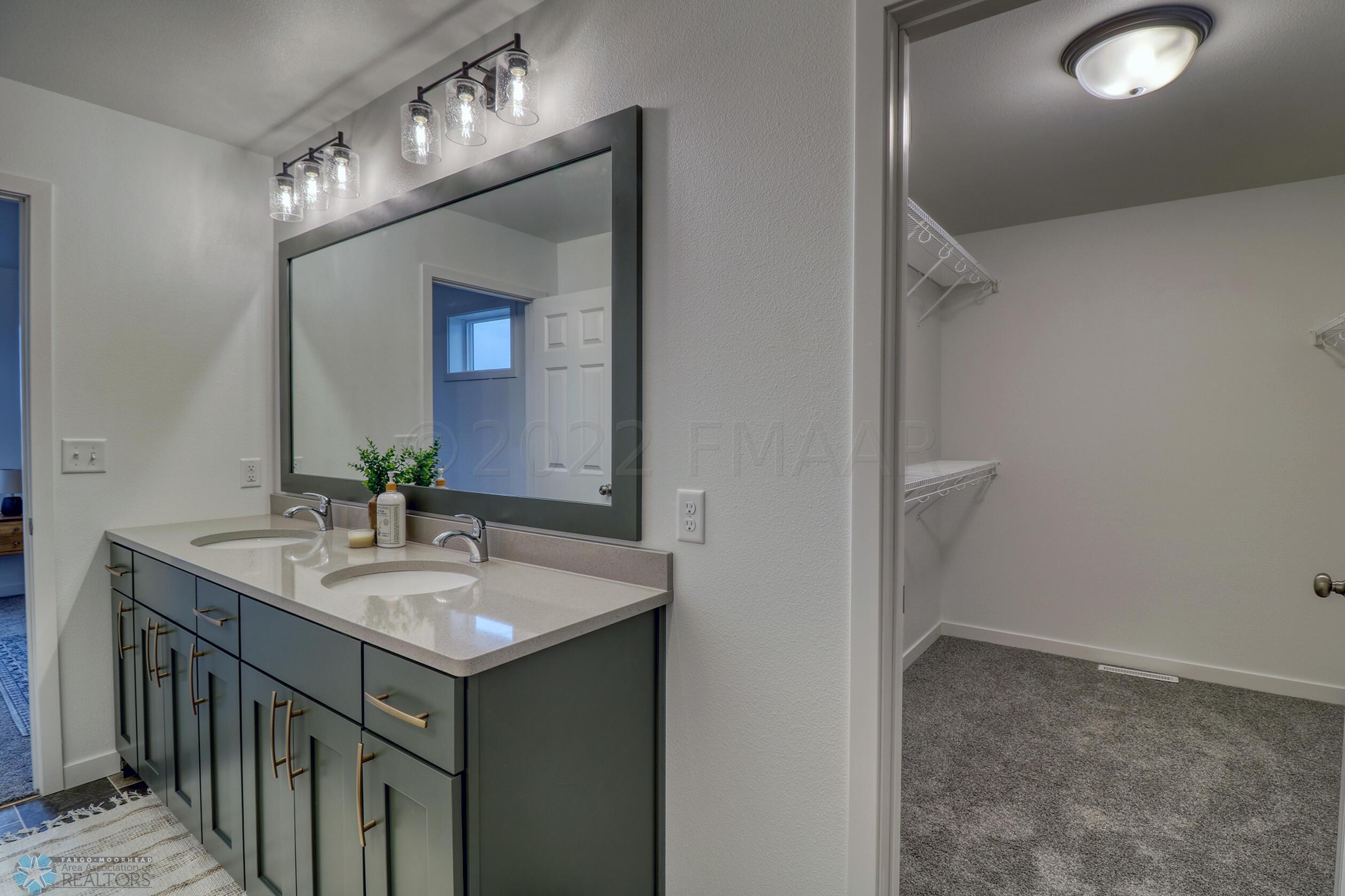 Master Bathroom1_3