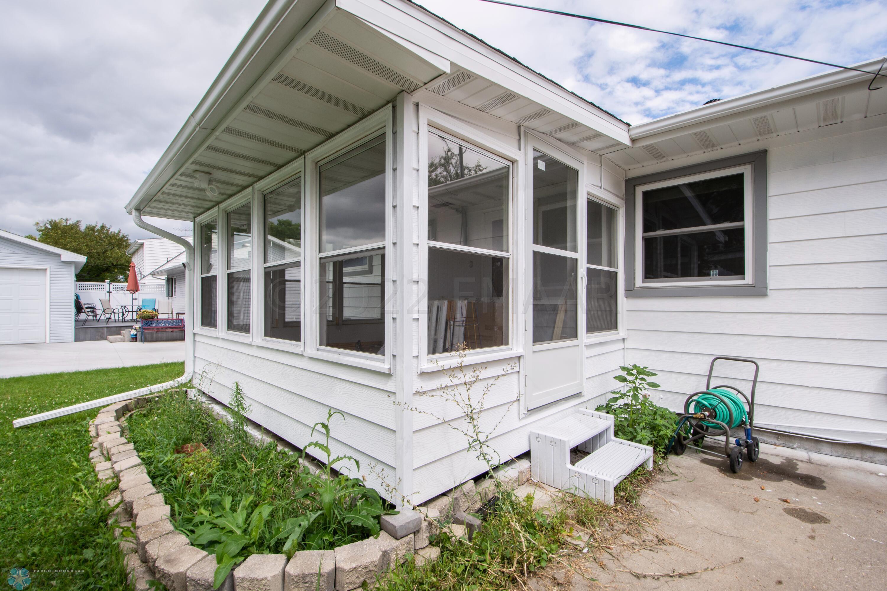 3 seasons porch-new windows