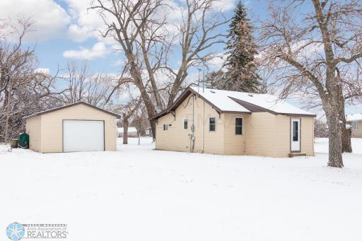 313 FRONT Street S, Fairmount, ND 58030