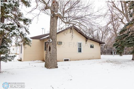 313 FRONT Street S, Fairmount, ND 58030
