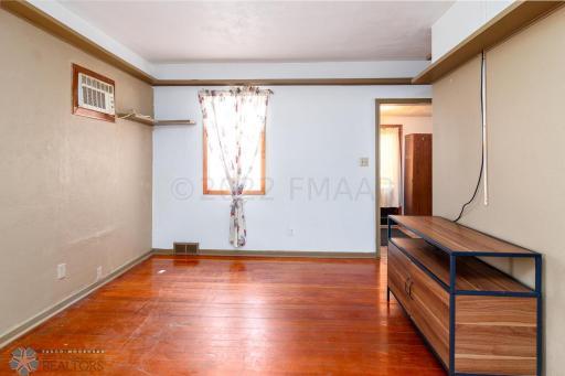 313 FRONT Street S, Fairmount, ND 58030