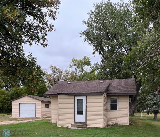 313 FRONT Street S, Fairmount, ND 58030