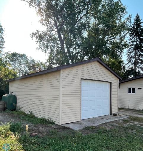 313 FRONT Street S, Fairmount, ND 58030