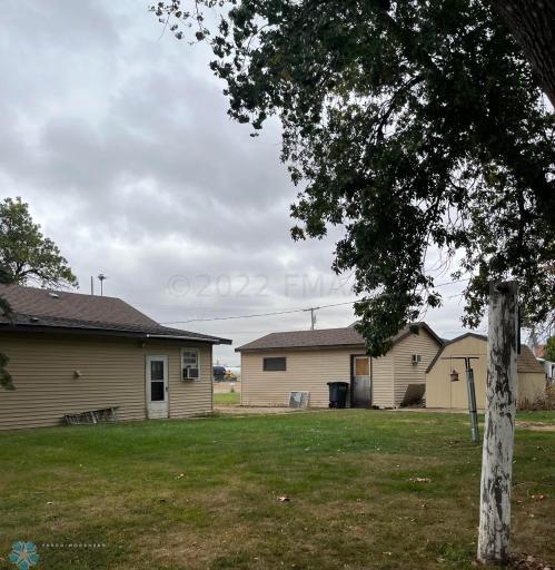 313 FRONT Street S, Fairmount, ND 58030