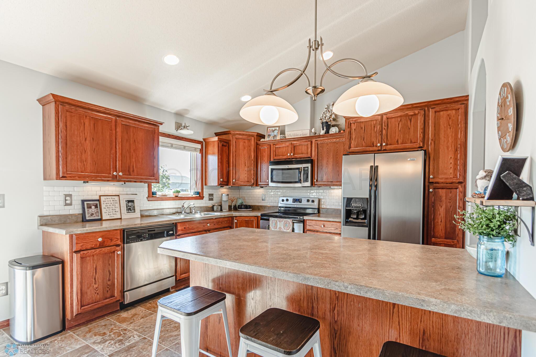 1541 34th Ave S, Moorhead, MN 56560-11